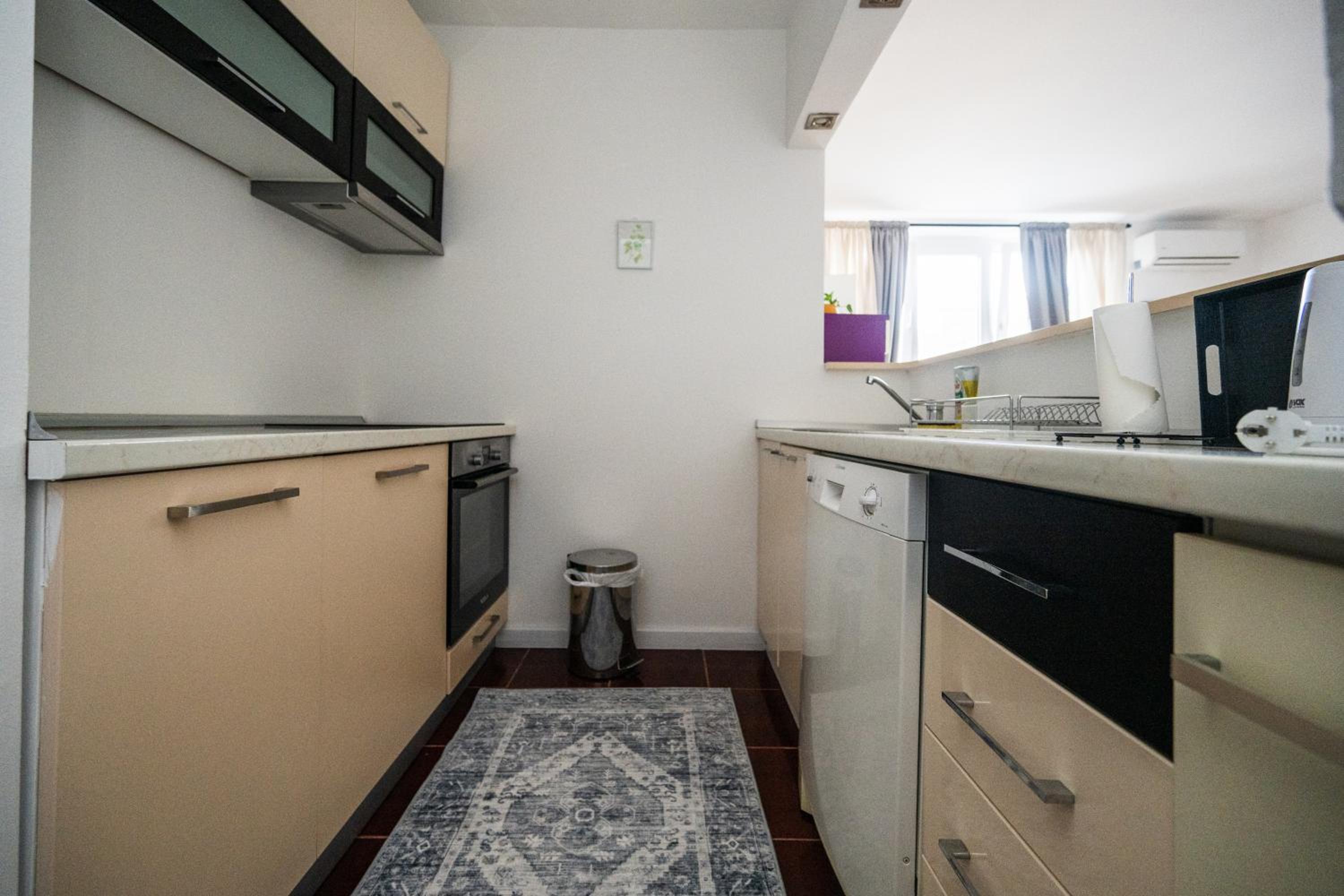 Bright and Colorful 1BDR Apartment in the City Center