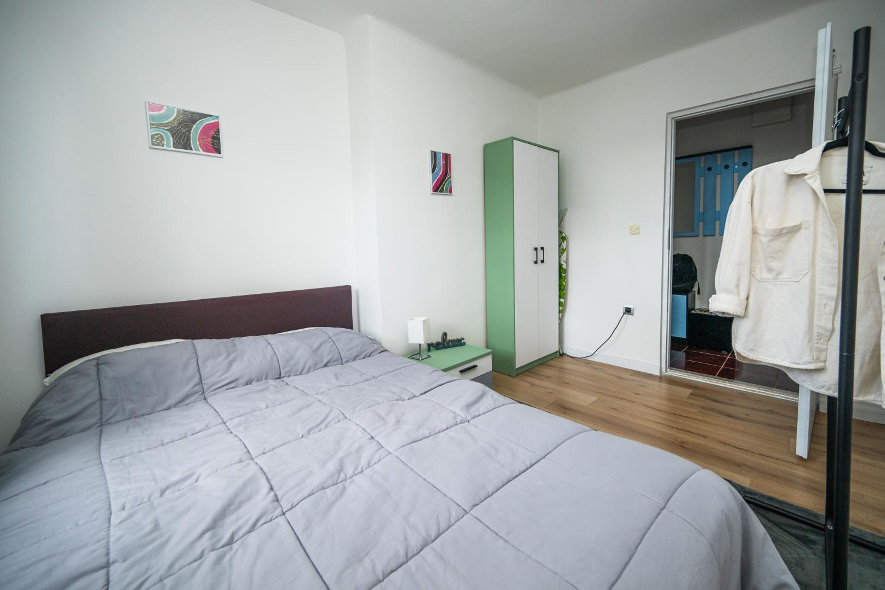 Bright and Colorful 1BDR Apartment in the City Center
