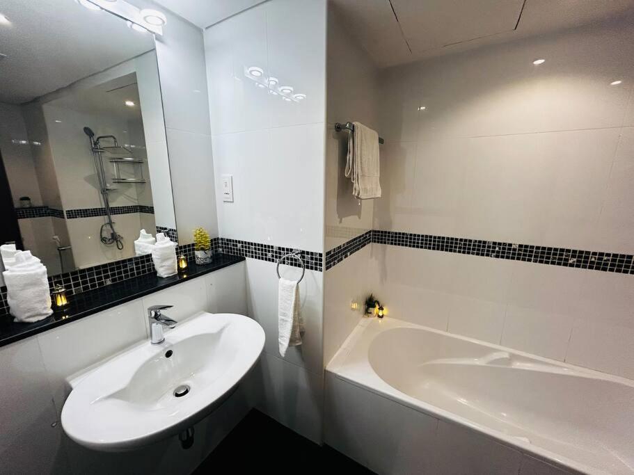 Penthouse Two Bedroom Sea View luxurious