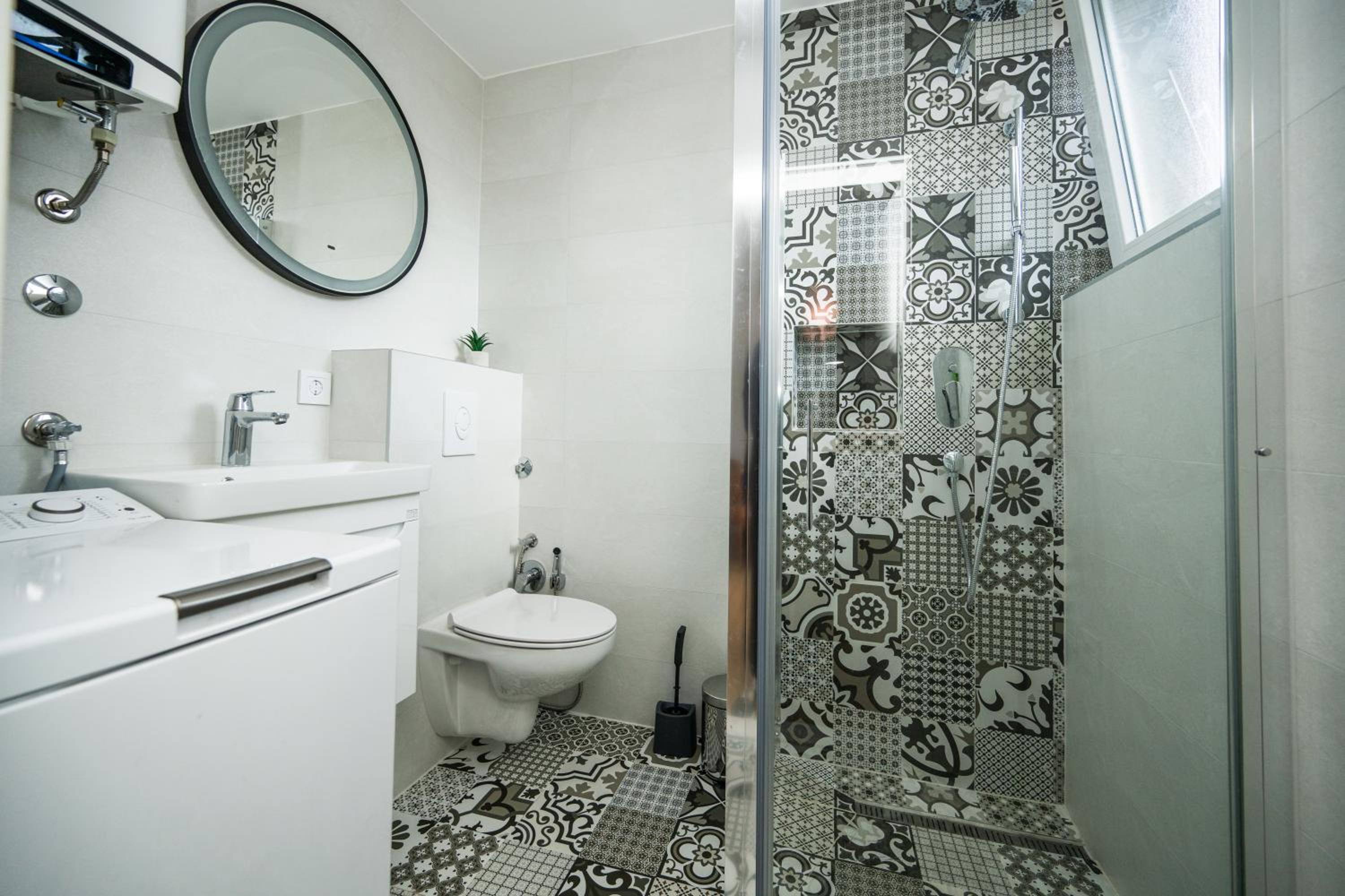 Bright and Colorful 1BDR Apartment in the City Center