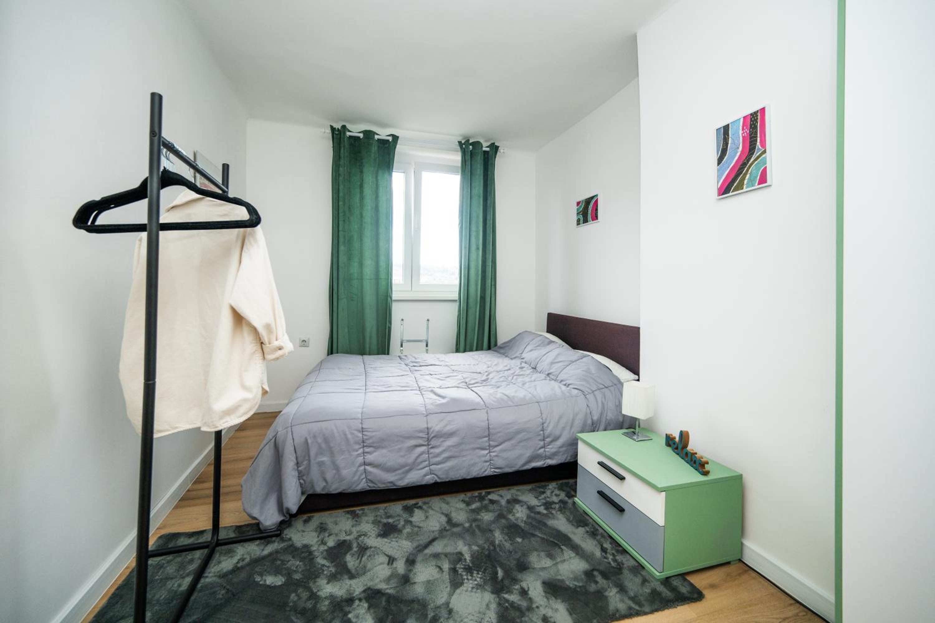 Bright and Colorful 1BDR Apartment in the City Center