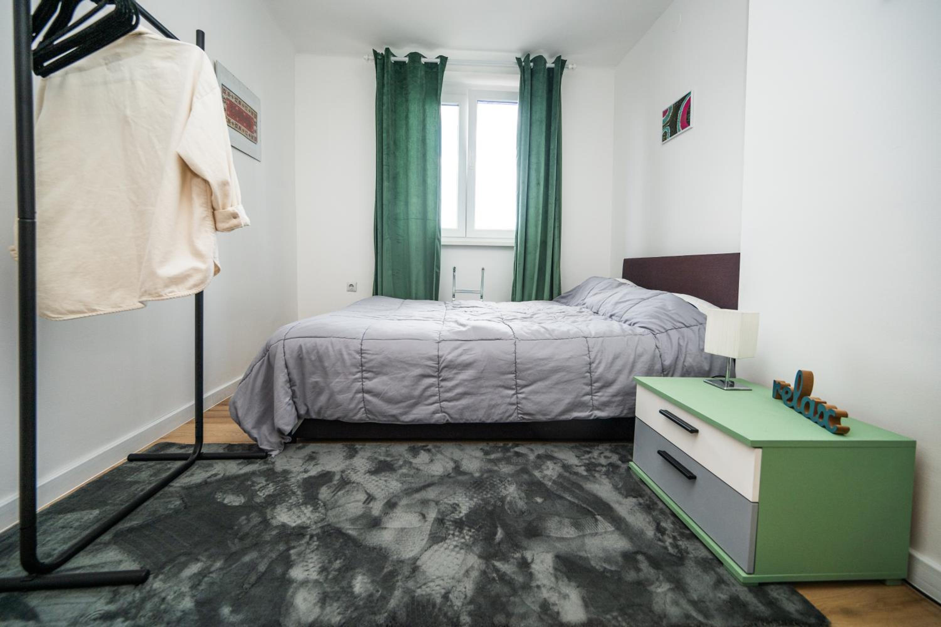 Bright and Colorful 1BDR Apartment in the City Center