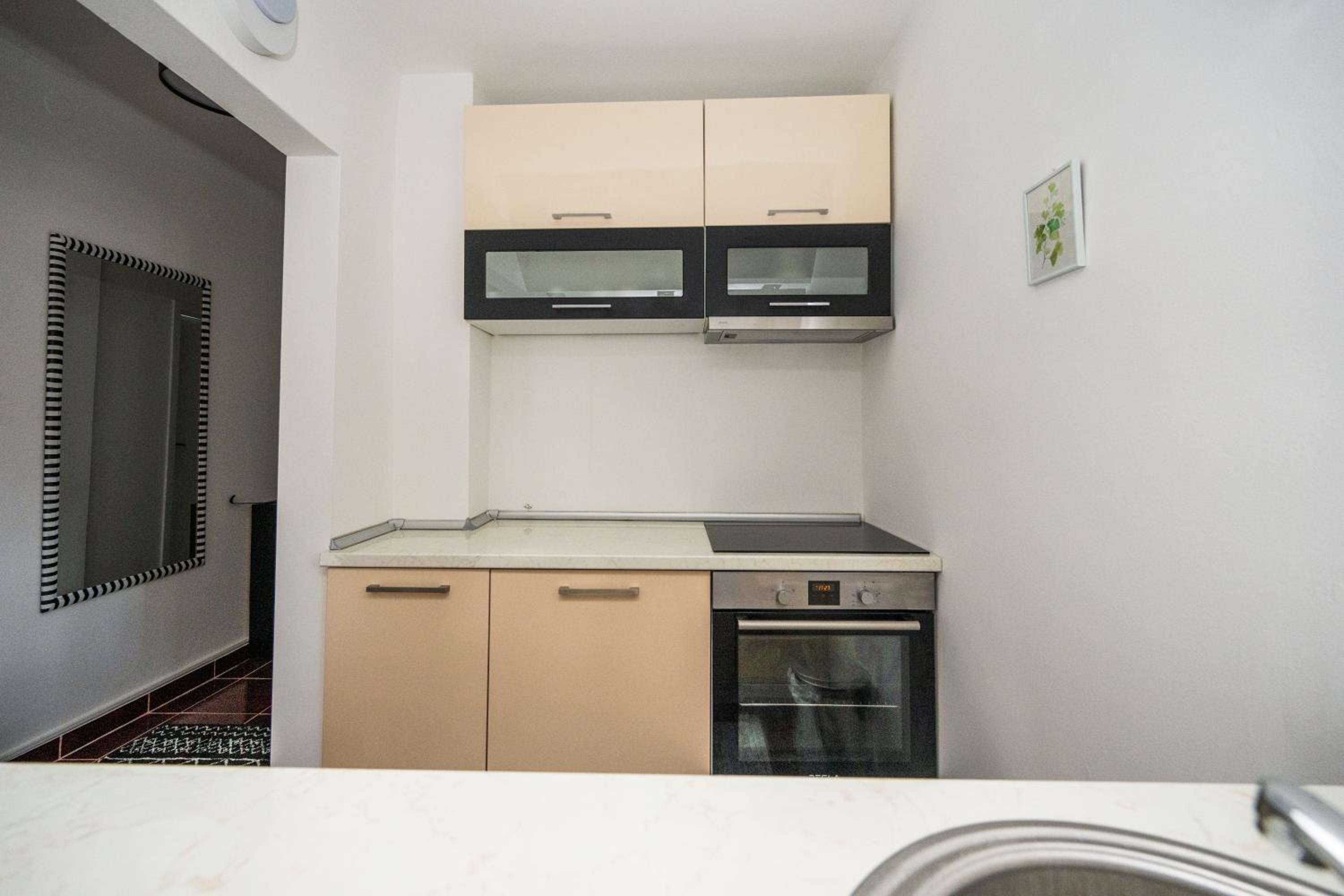Bright and Colorful 1BDR Apartment in the City Center