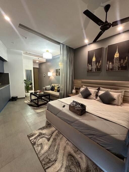 Luxe Lagoon studio view 3