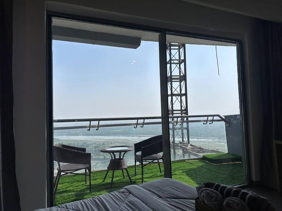 Luxe Lagoon studio view 5