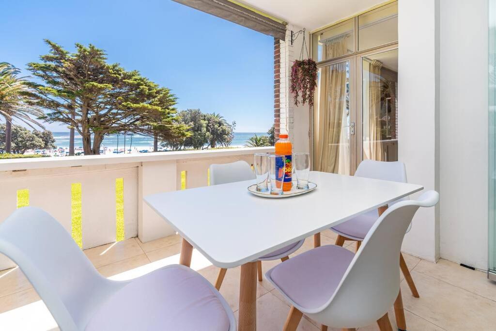 Beachfront apartment with Jacuzzi-Camps Bay view 3