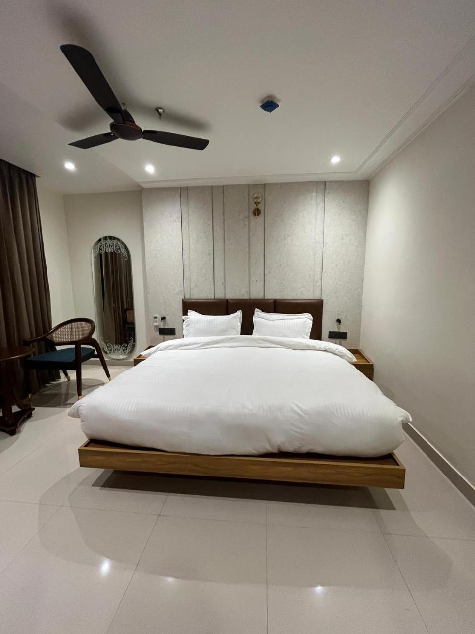 Hotel Calista Square