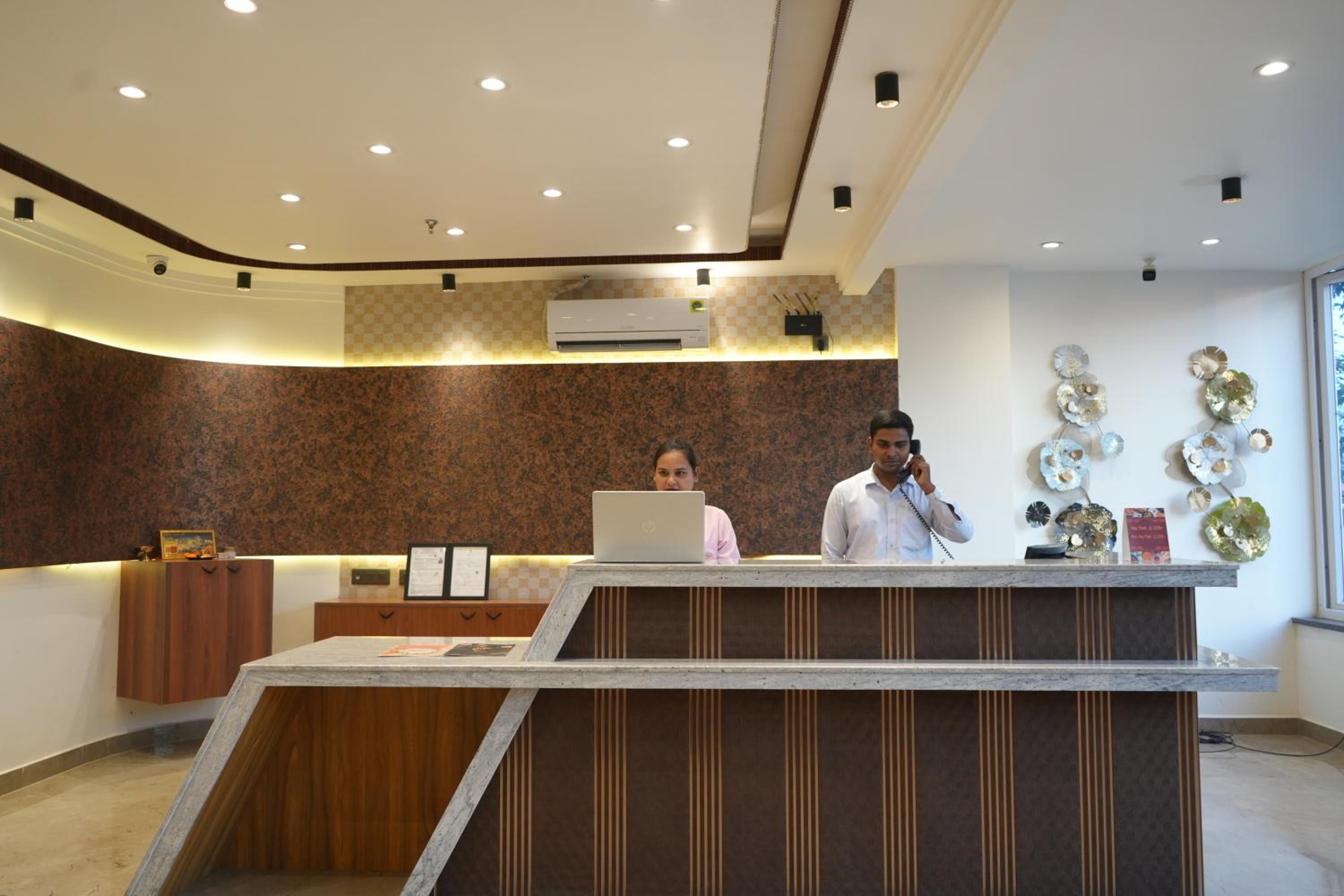 Hotel Calista Square