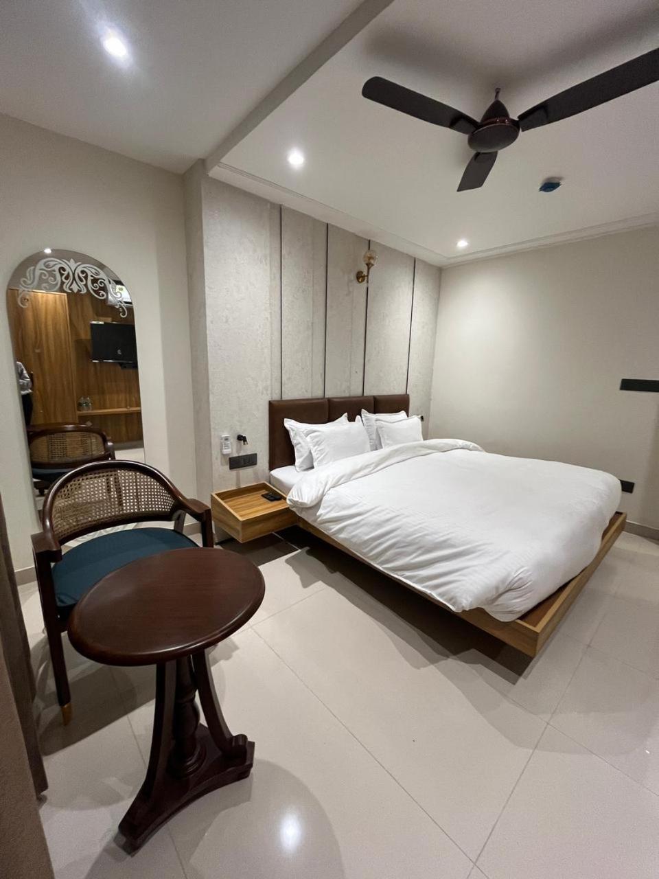 Hotel Calista Square