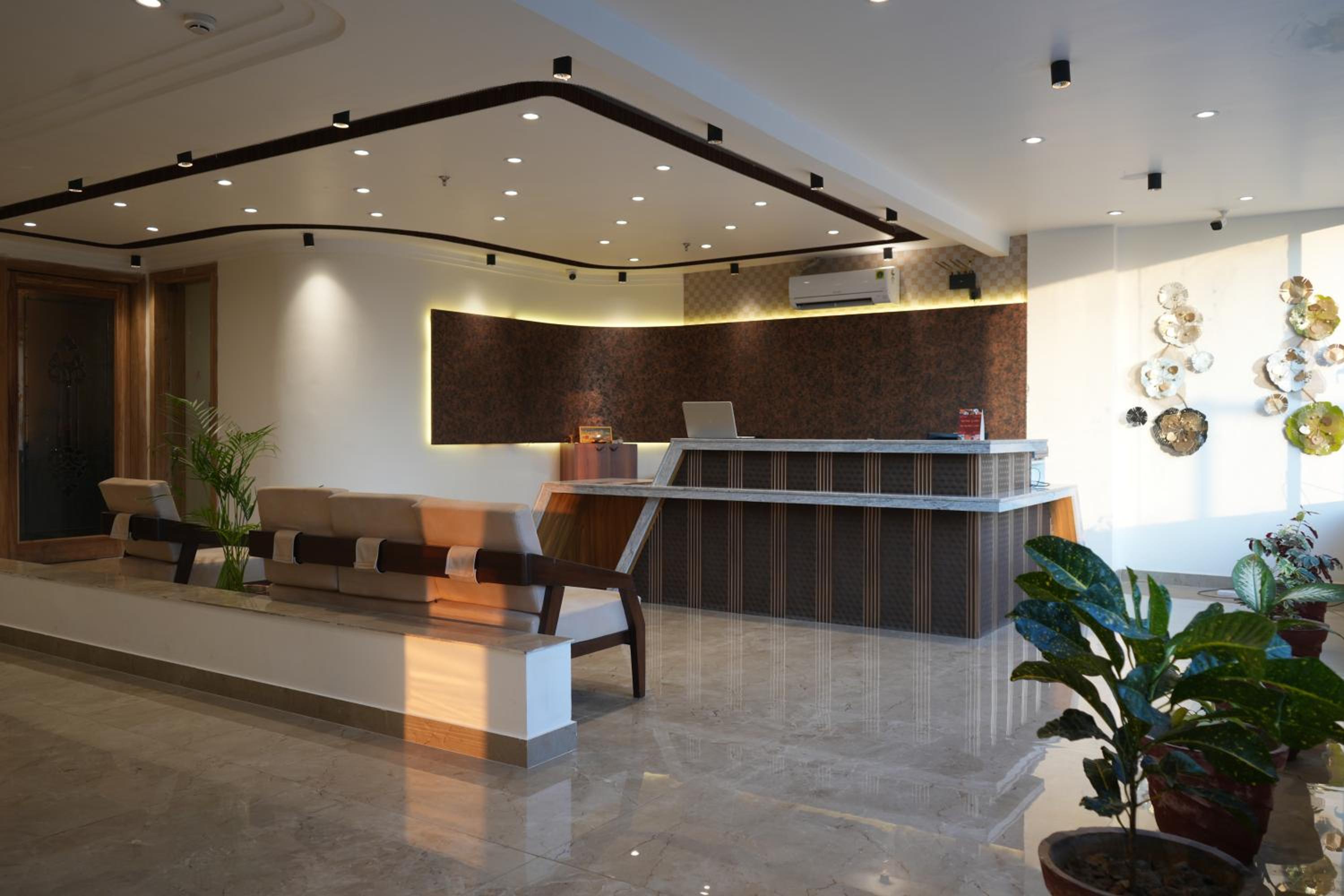 Hotel Calista Square