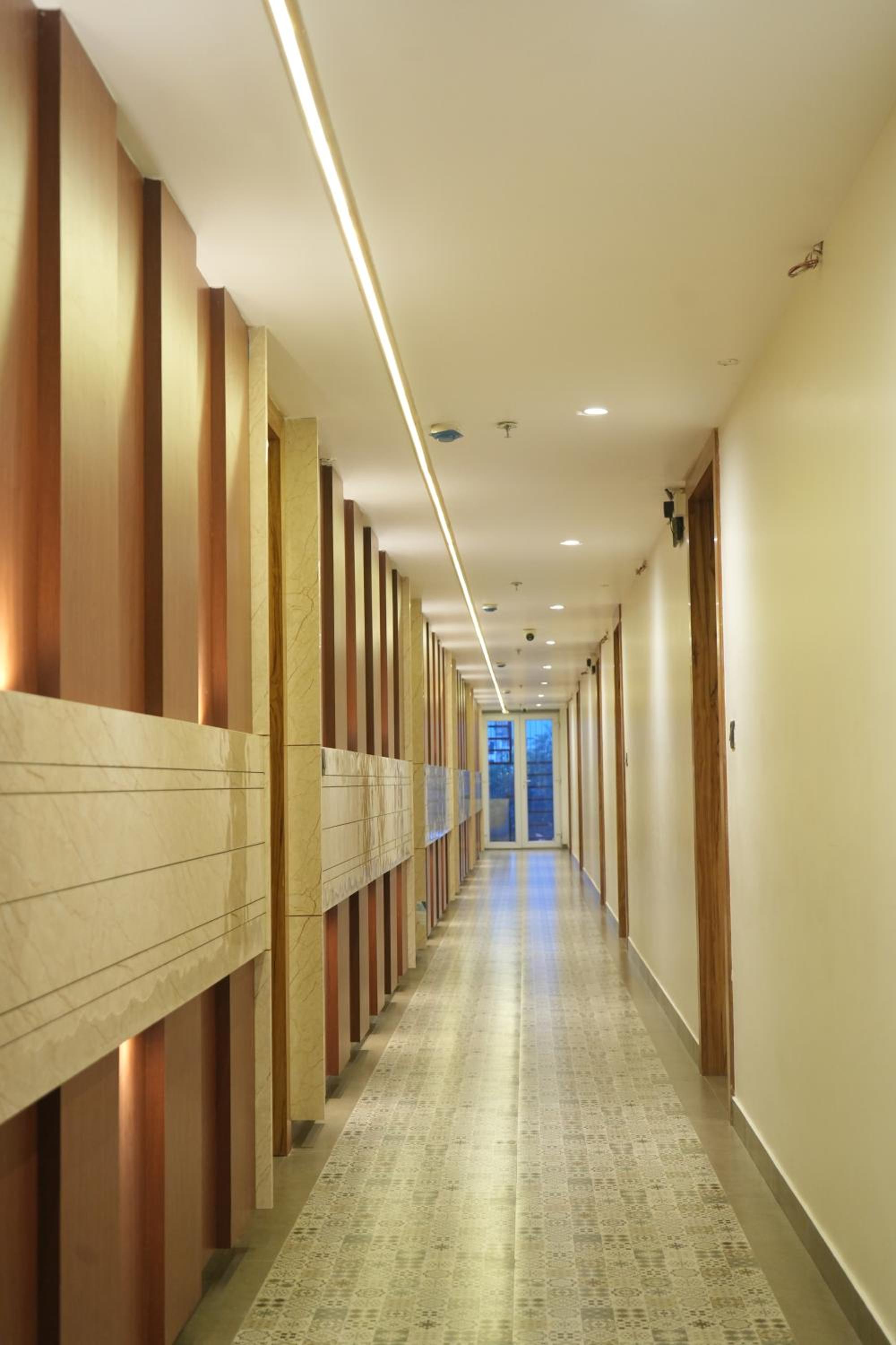Hotel Calista Square