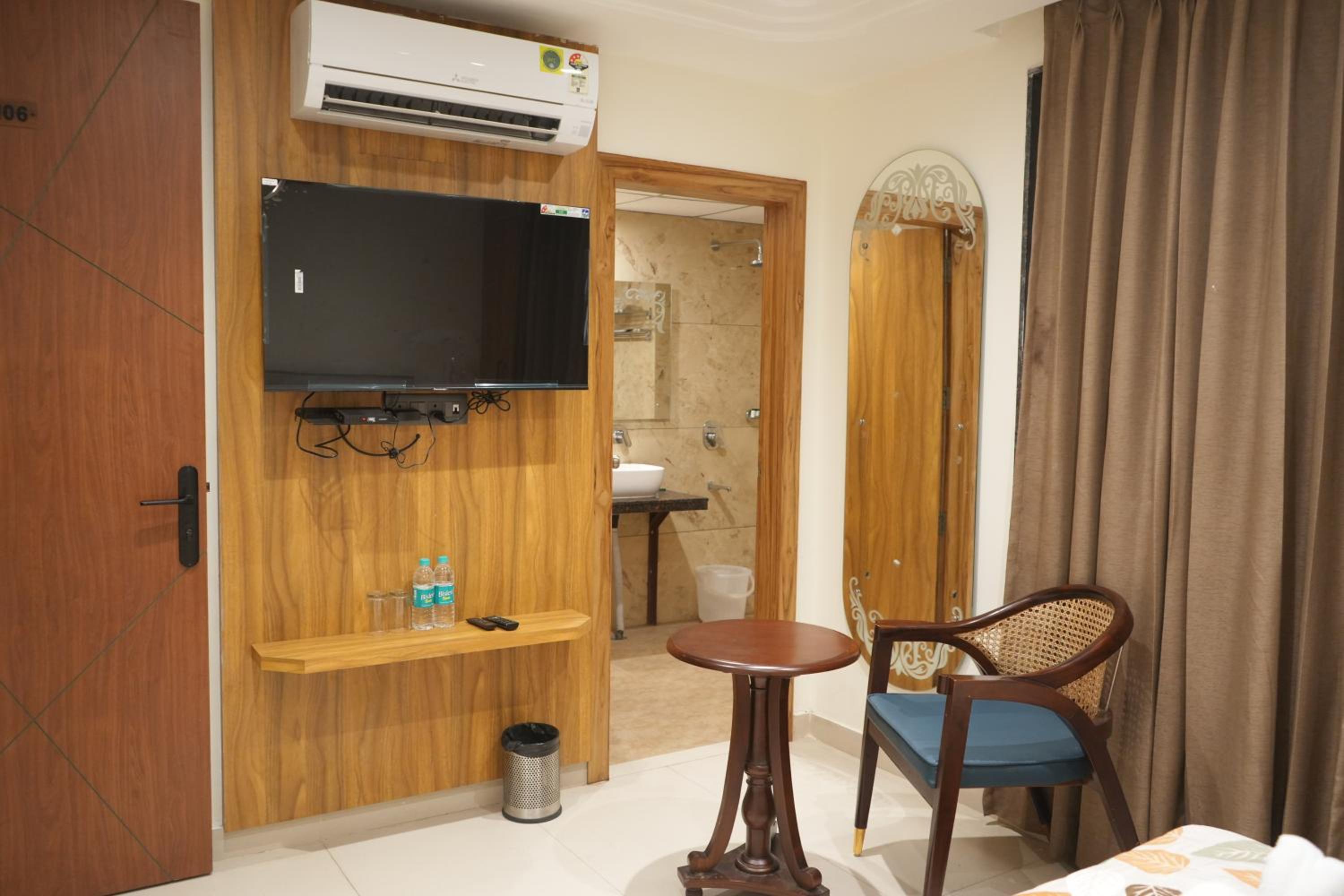 Hotel Calista Square