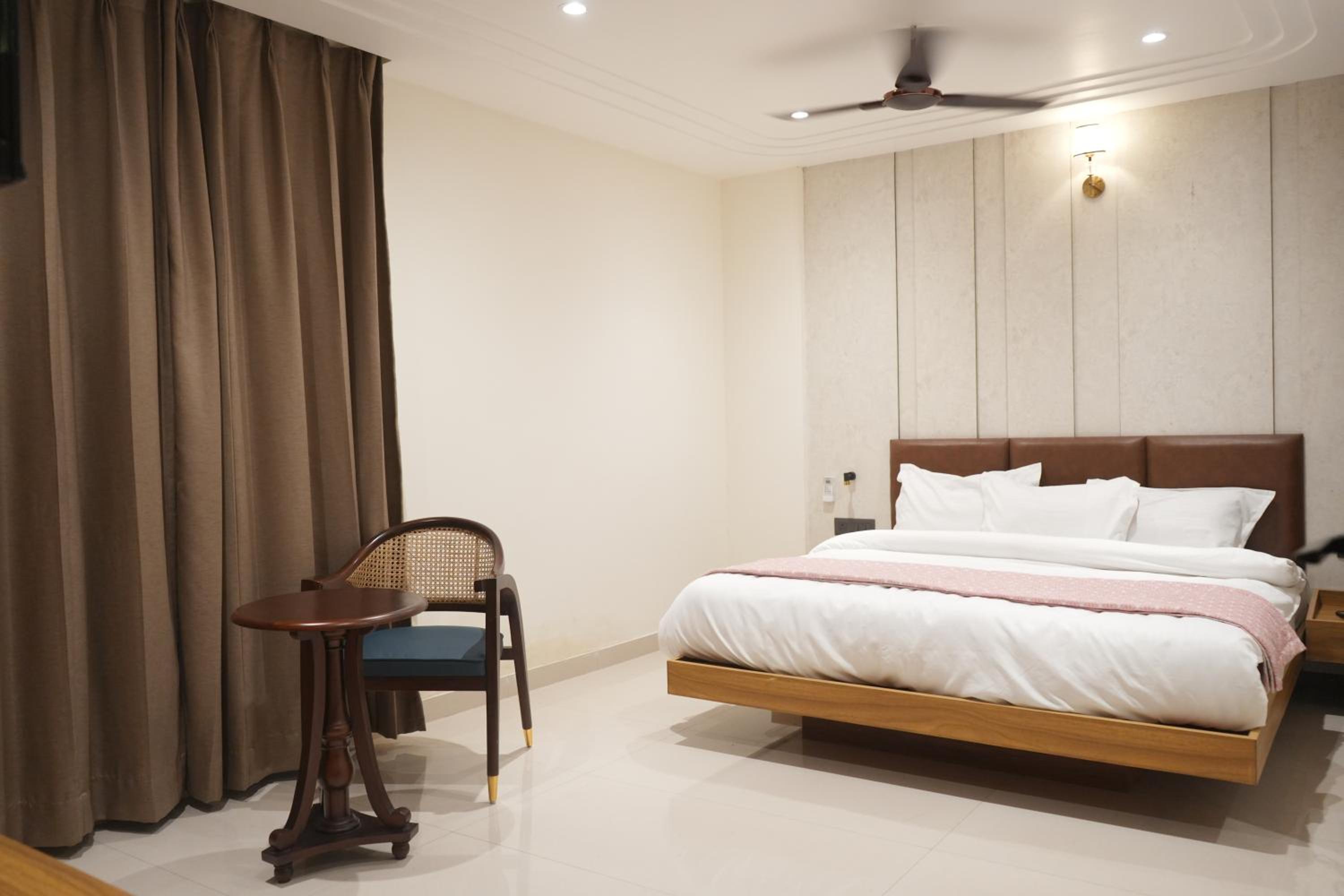 Hotel Calista Square