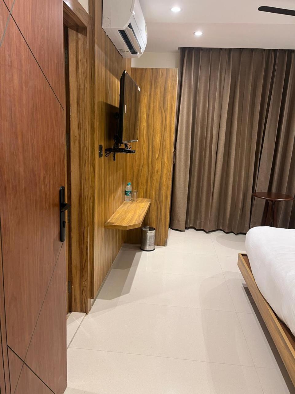 Hotel Calista Square