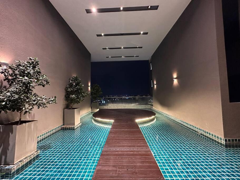 Designer Touch Luxurious Stay with Infinity Pool photo 8