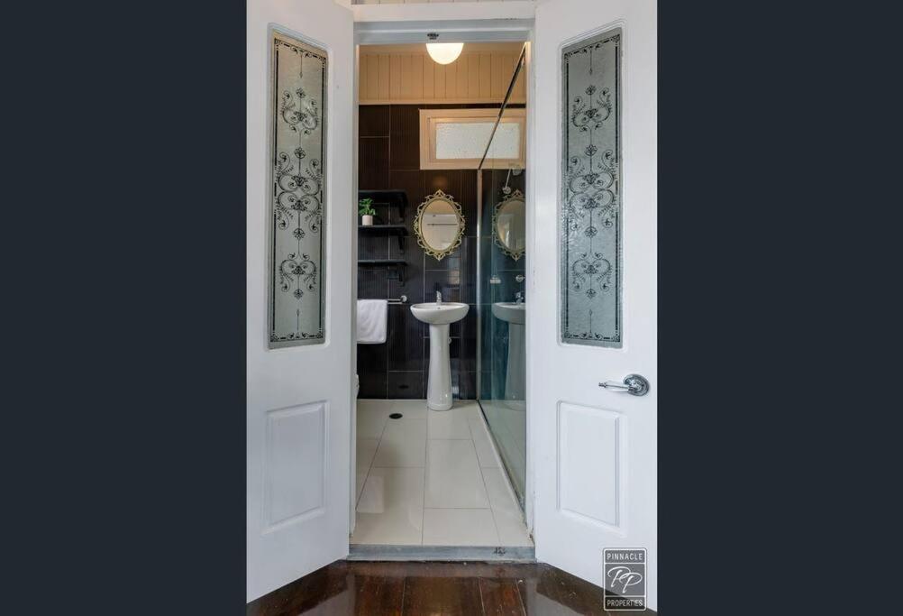 Cedar Street Lodge Upper 3BR2bath Pets