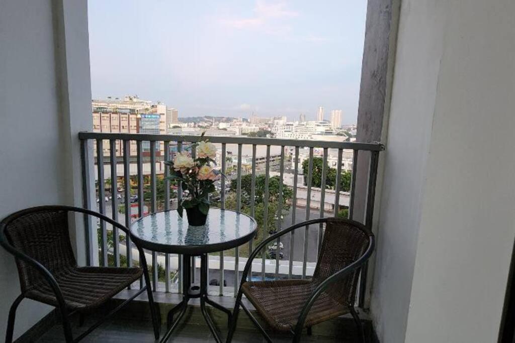COZY Studio Condo Harbour Bay Ferry Terminal view 5