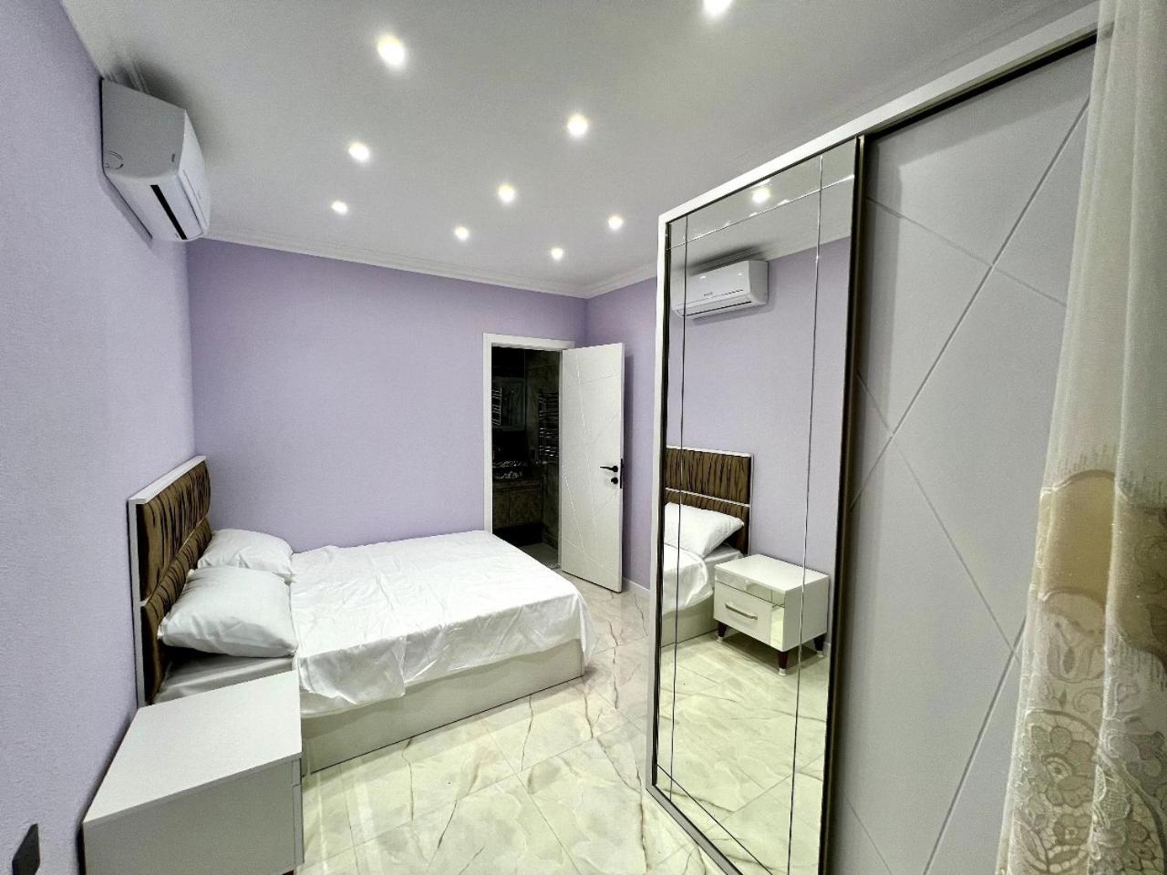 4 bedroom, 5 bathroom triangle
