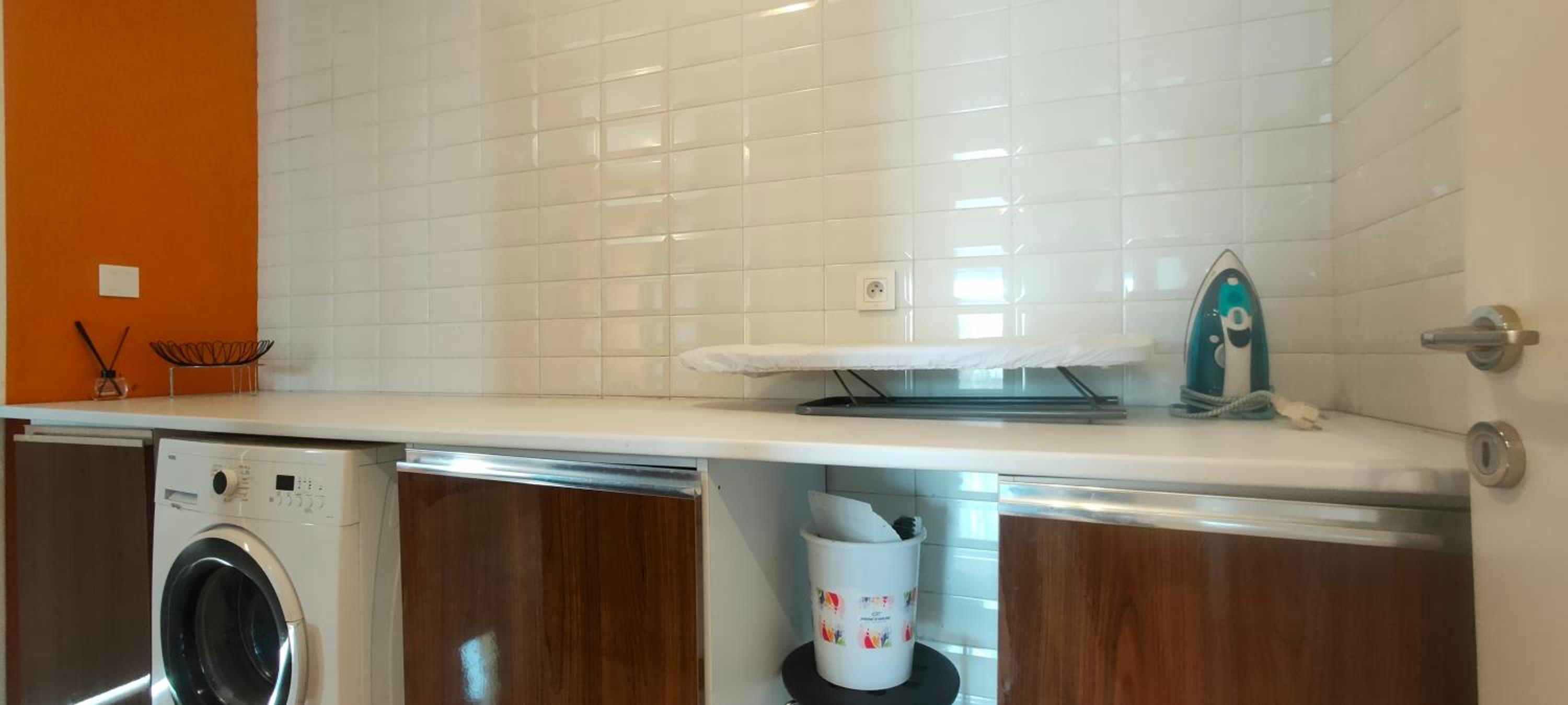 Chic and modern apart with parking and rooftop
