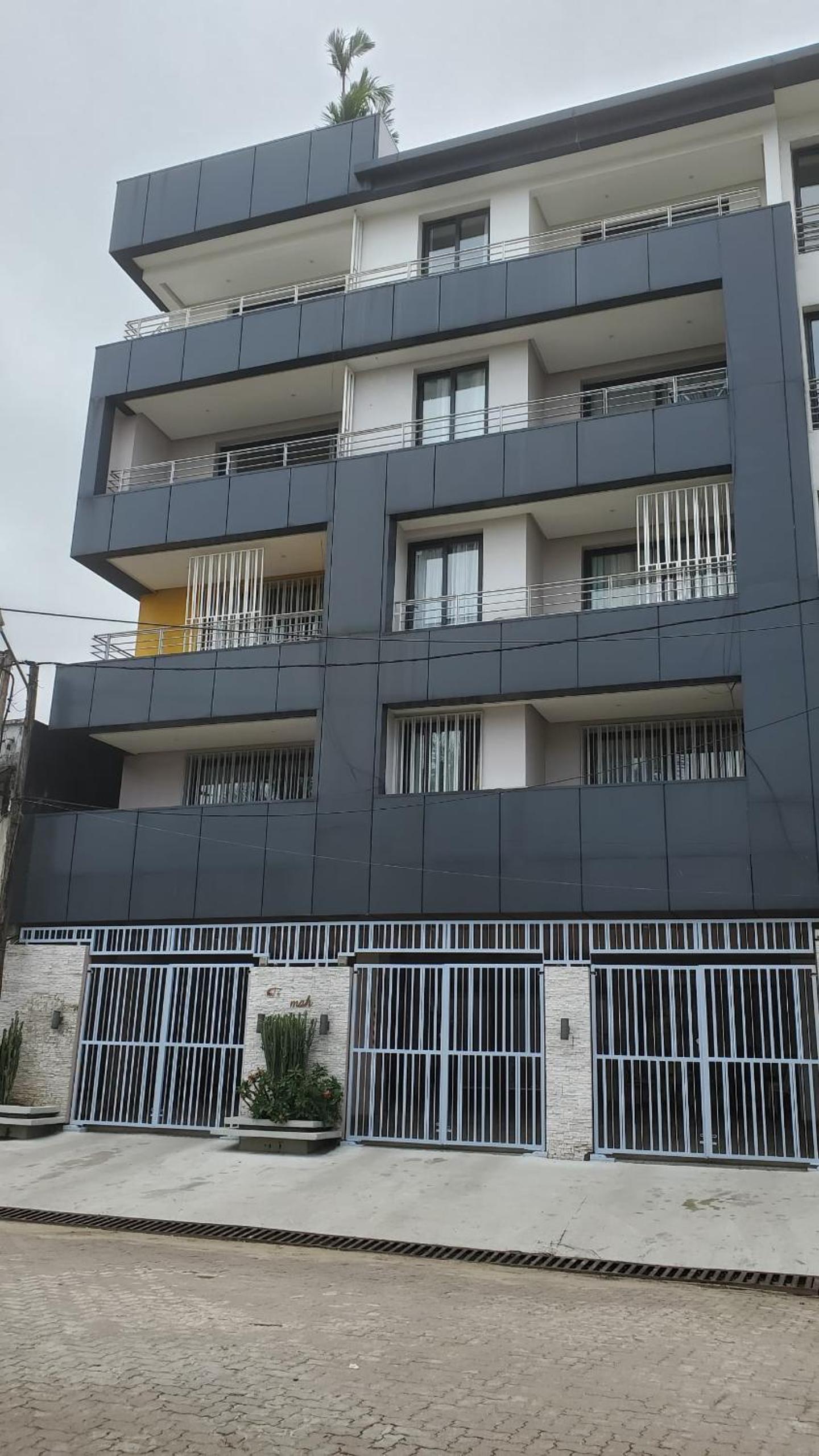 Chic and modern apart with parking and rooftop