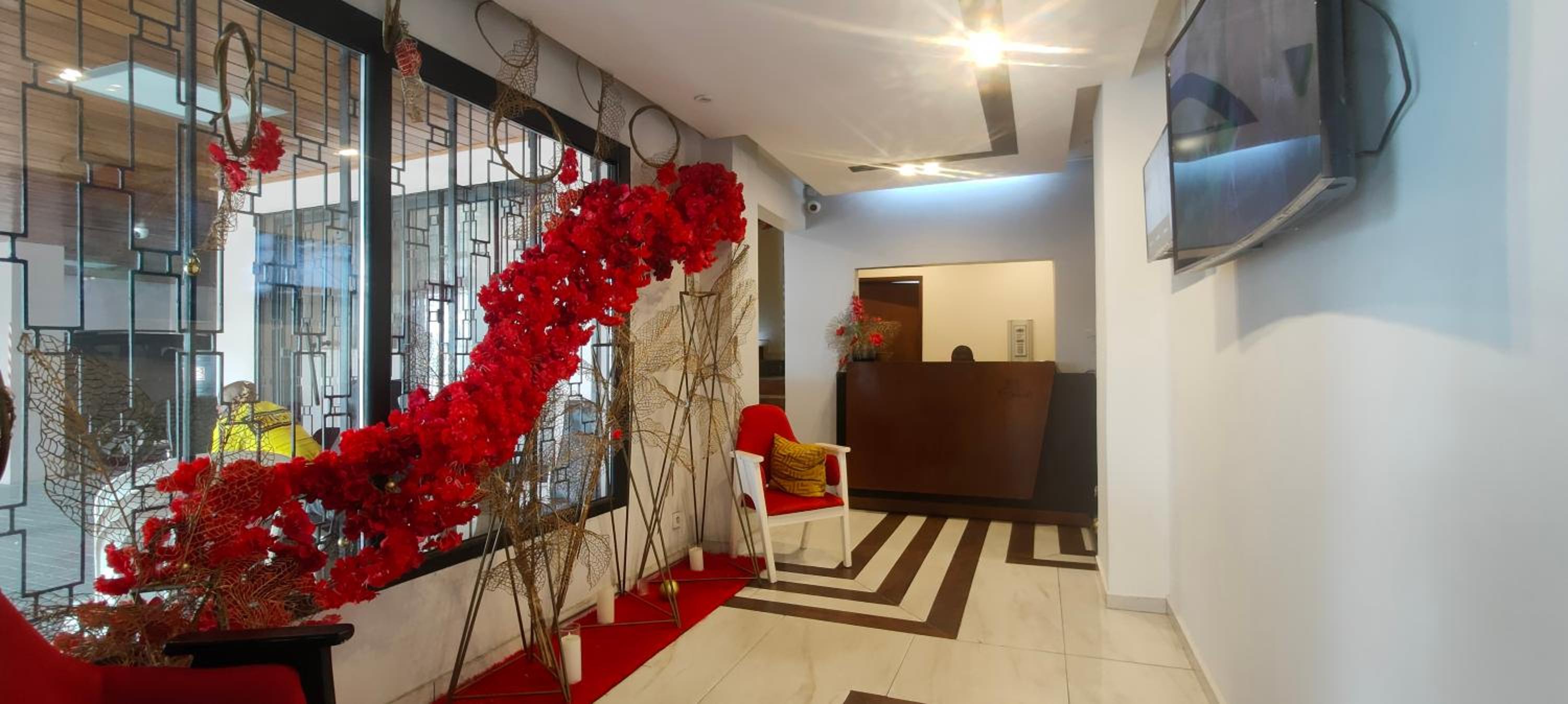 Chic and modern apart with parking and rooftop