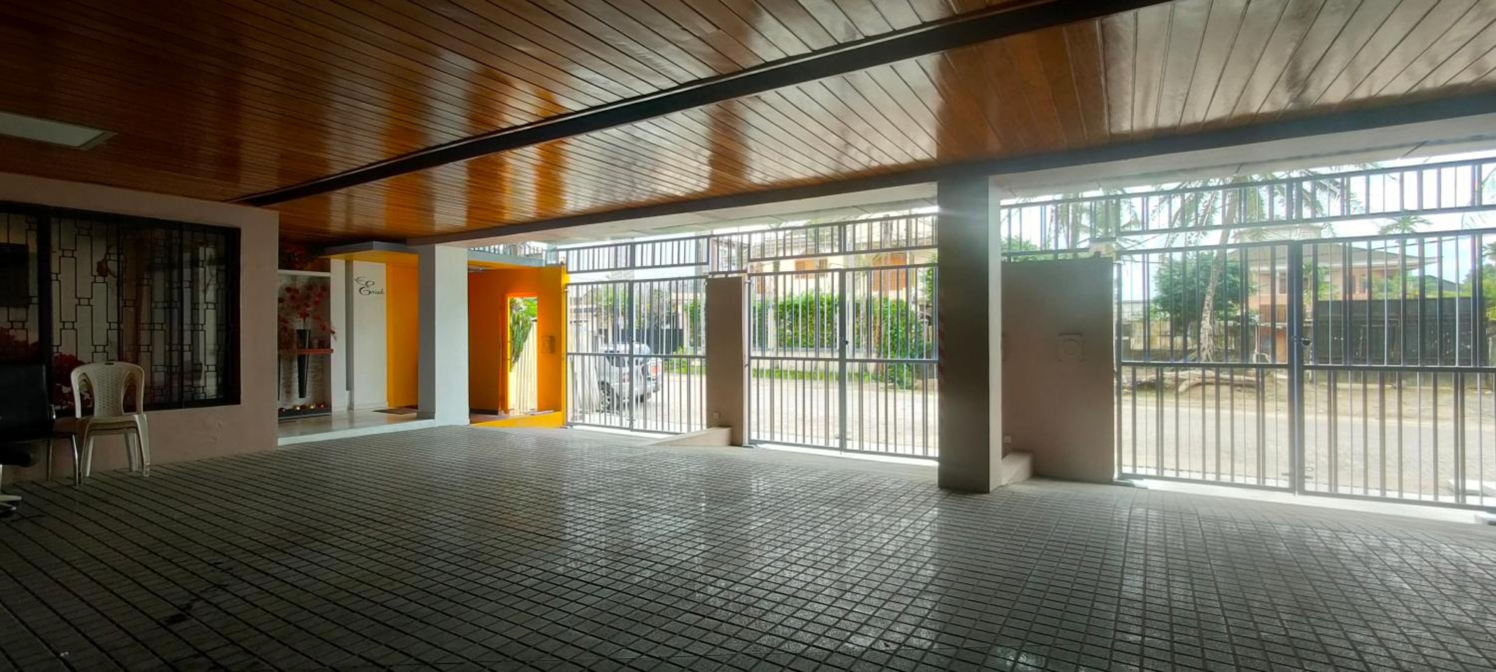 Chic and modern apart with parking and rooftop