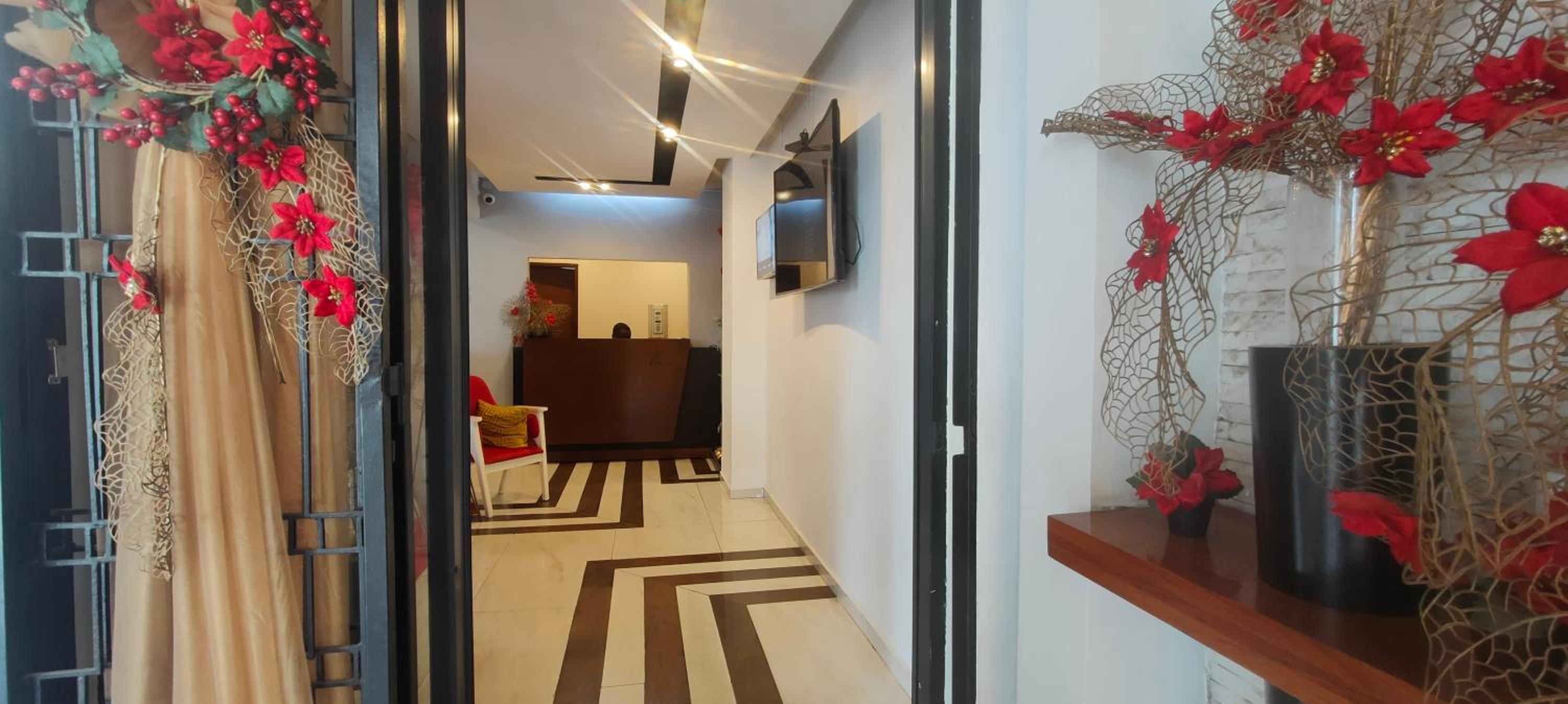 Chic and modern apart with parking and rooftop