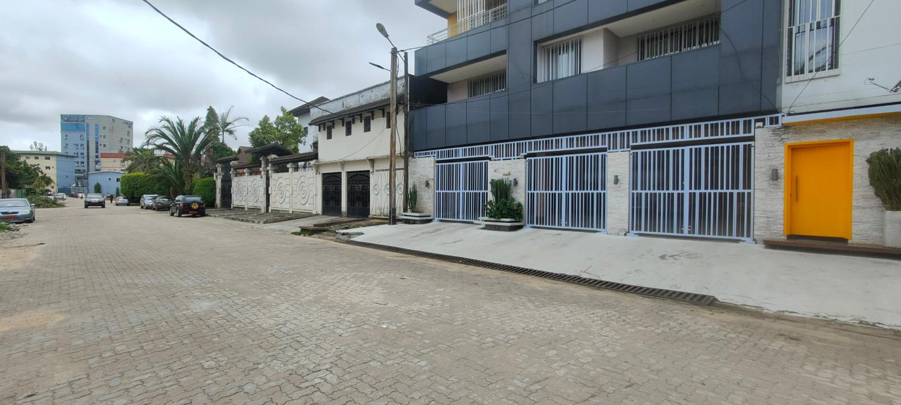 Chic and modern apart with parking and rooftop