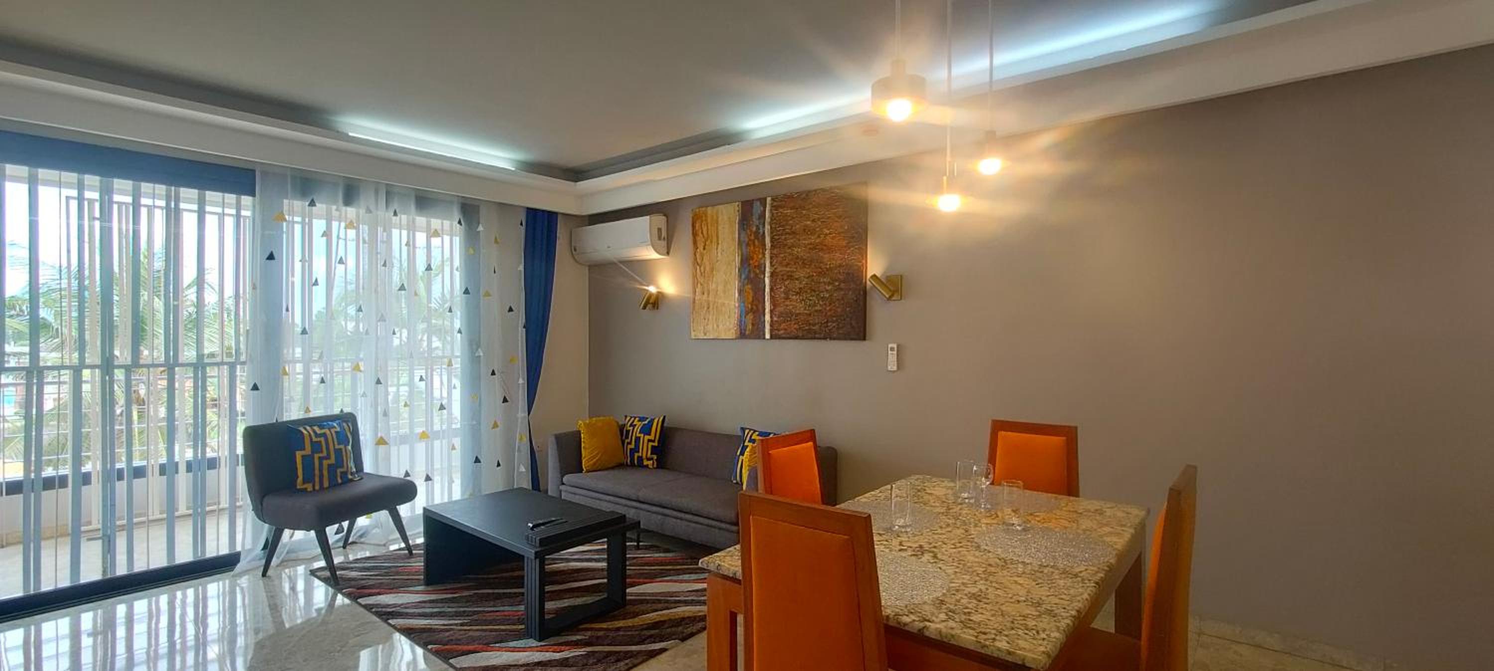 Chic and modern apart with parking and rooftop