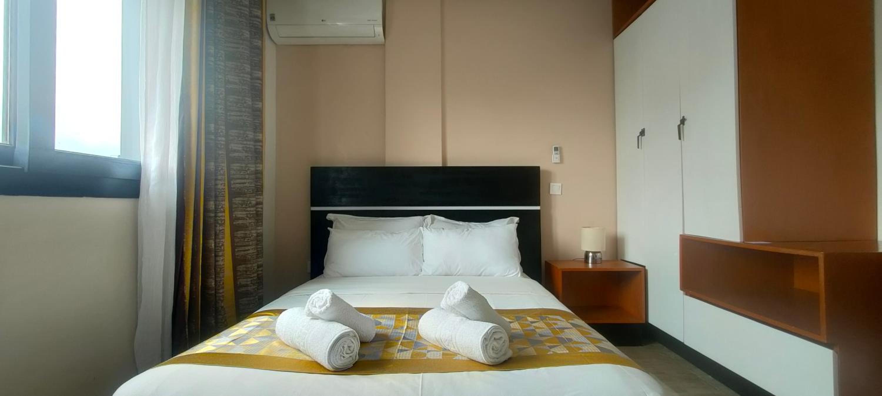 Chic and modern apart with parking and rooftop
