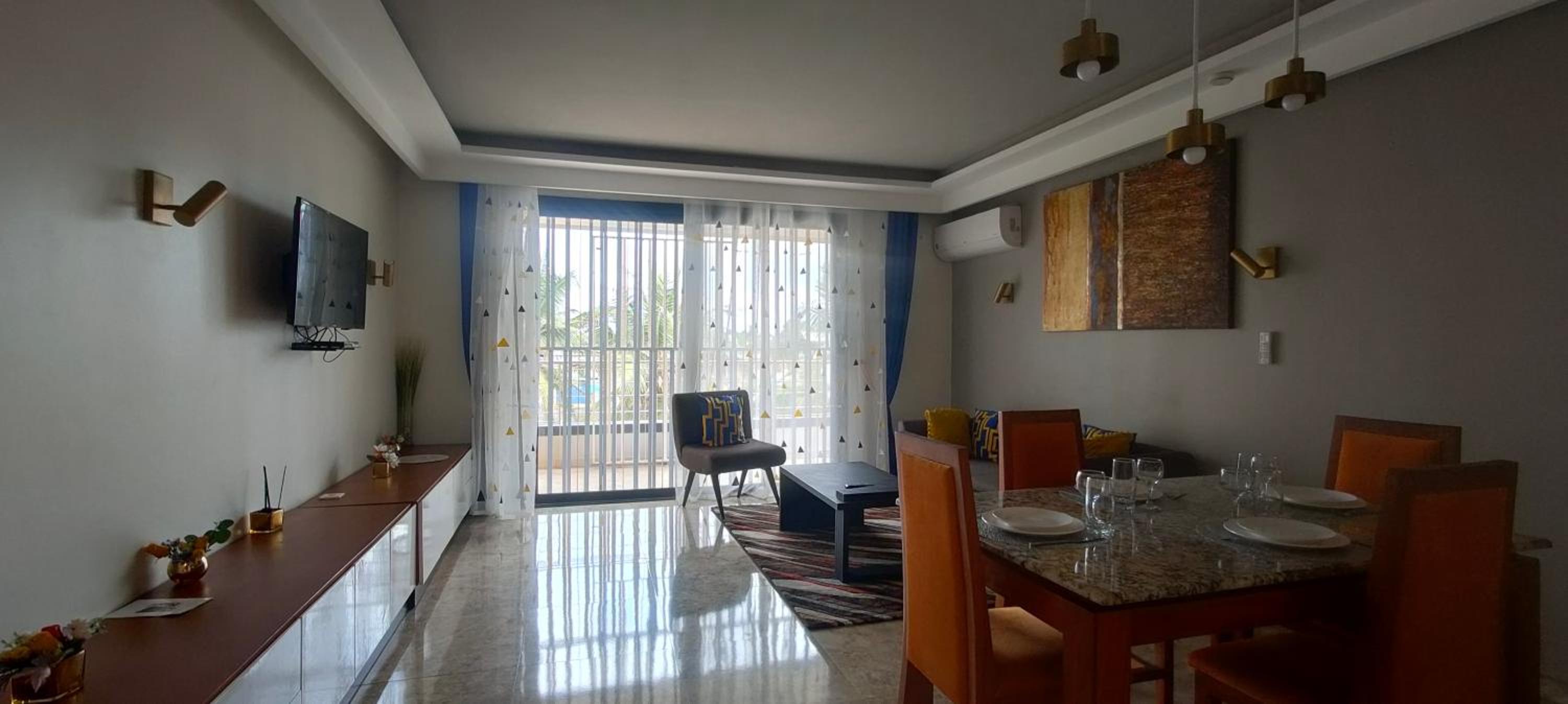 Chic and modern apart with parking and rooftop