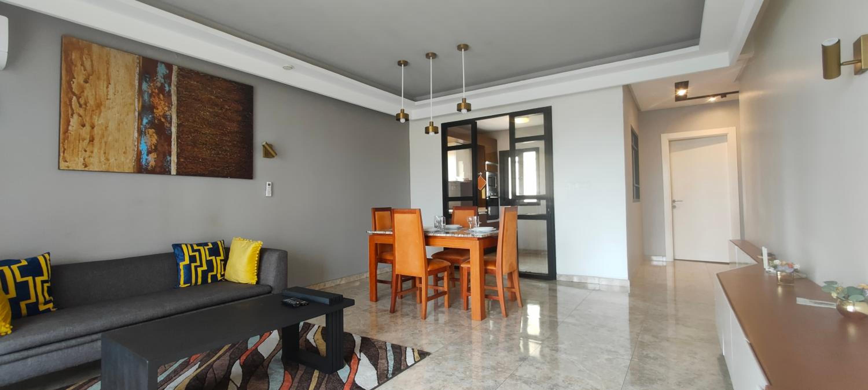 Chic and modern apart with parking and rooftop