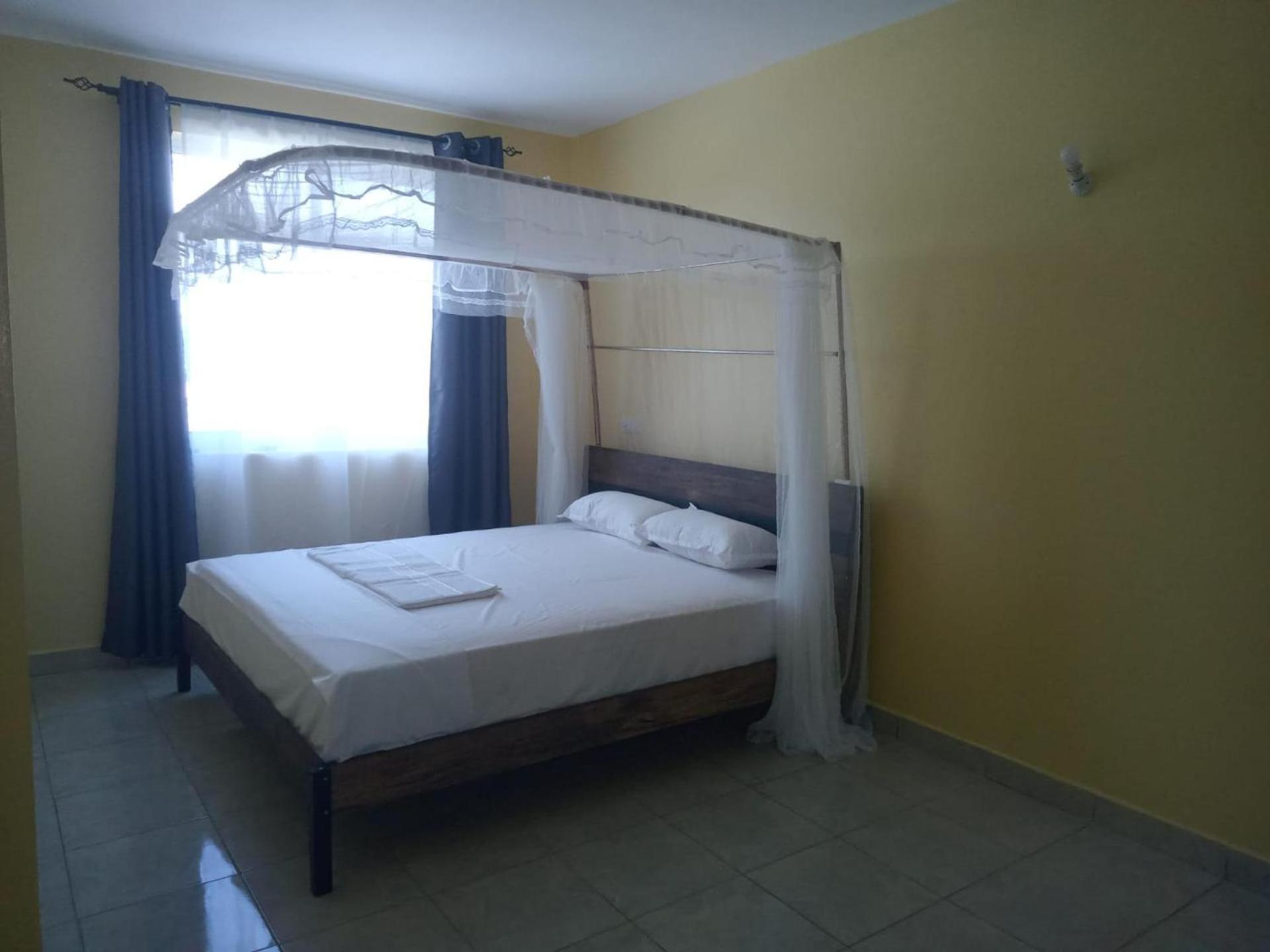 Apartment Sleeps 6 with Free Parking view 4