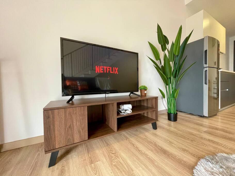 Emporis8 Netflix at SEGI Emhub Kota Damansara IKEA photo 4