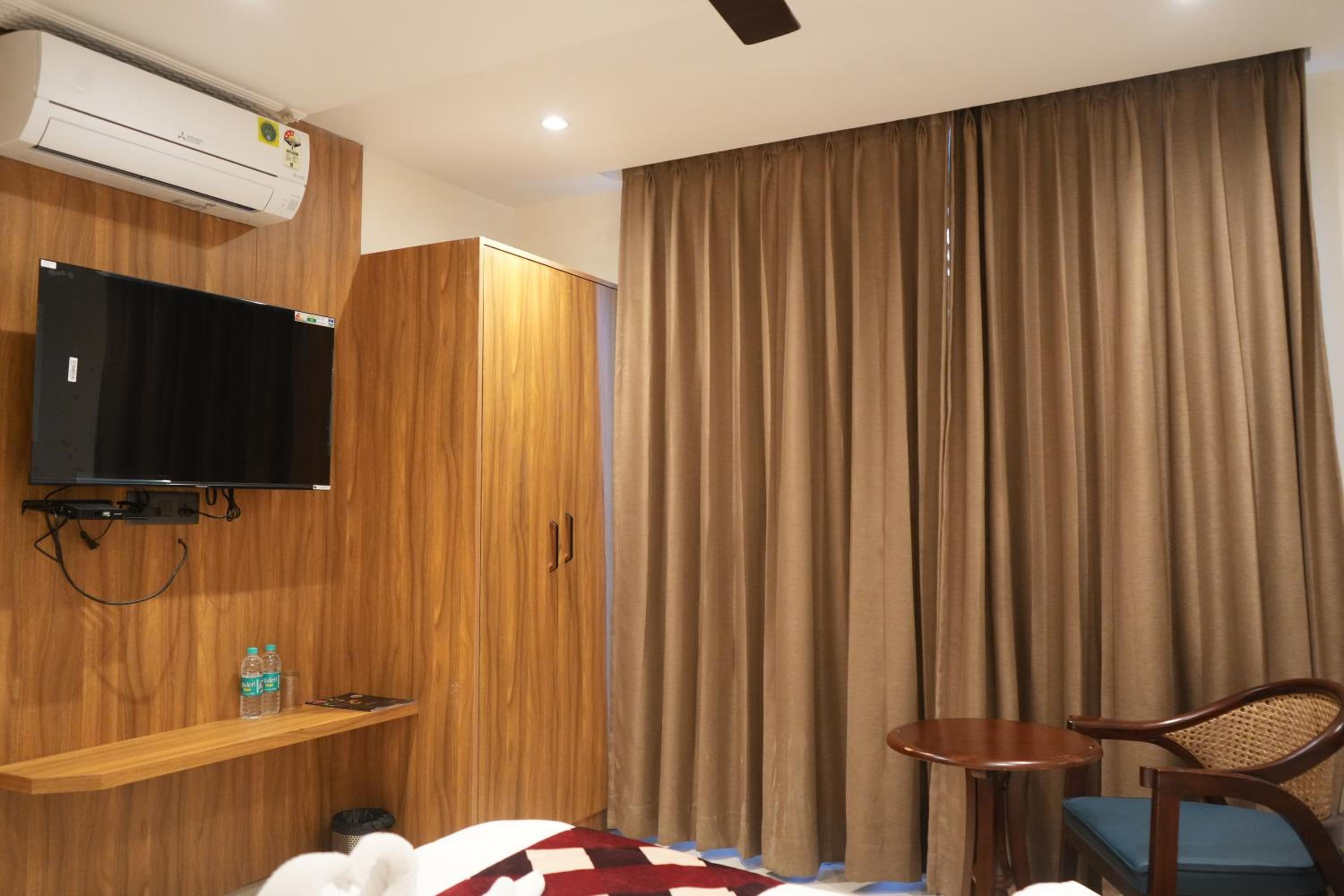 Hotel Calista Square