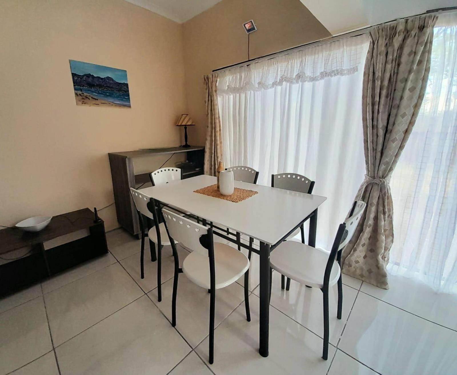 1 Bed Flat - Sleeps 2 - Parking - Wifi view 2