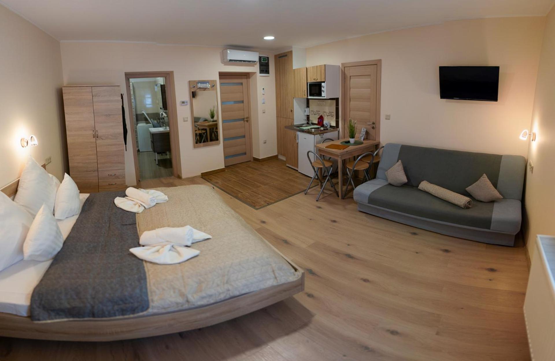 Hotel Holiday Apartmanház Gyula - Image 1