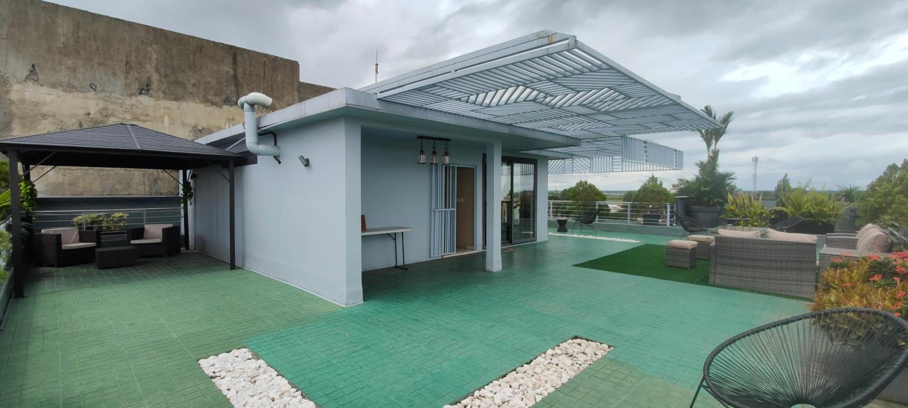 Chic and modern apart with parking and rooftop