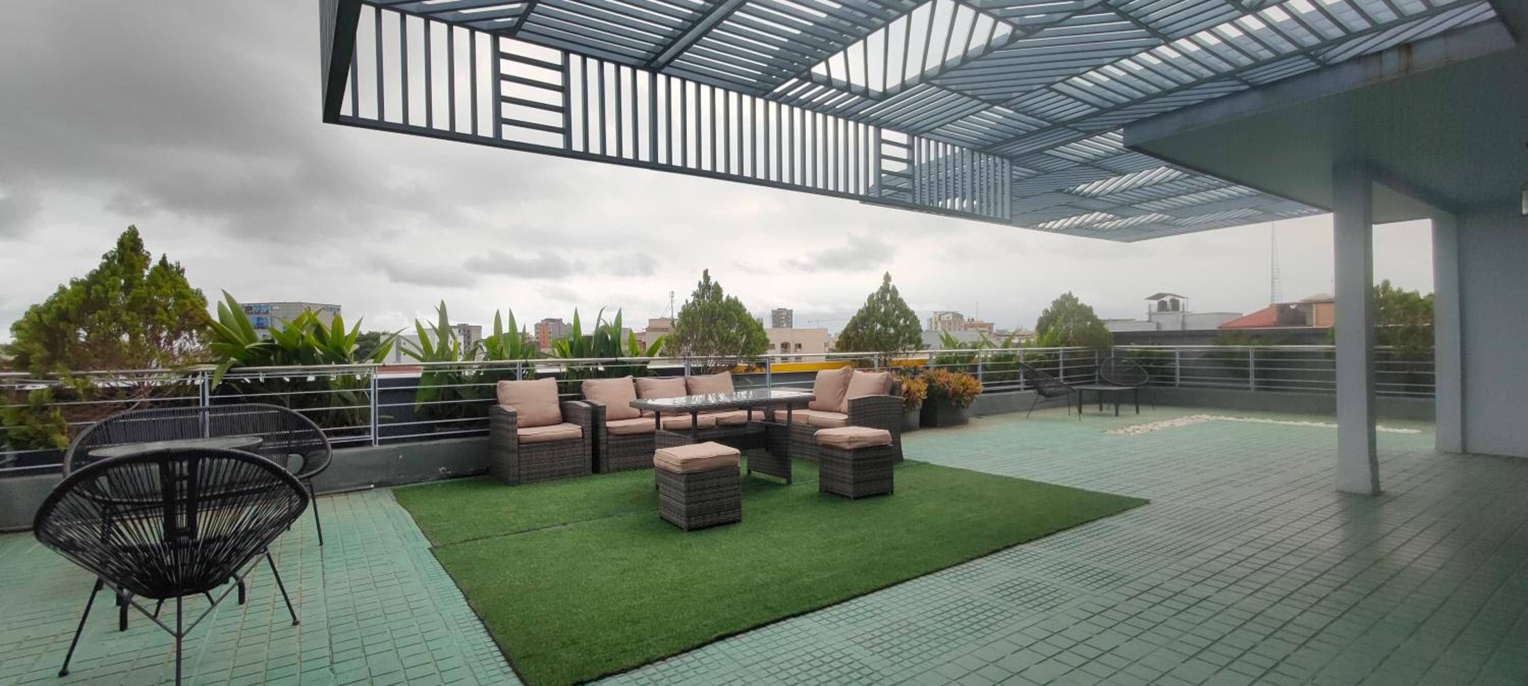 Chic and modern apart with parking and rooftop