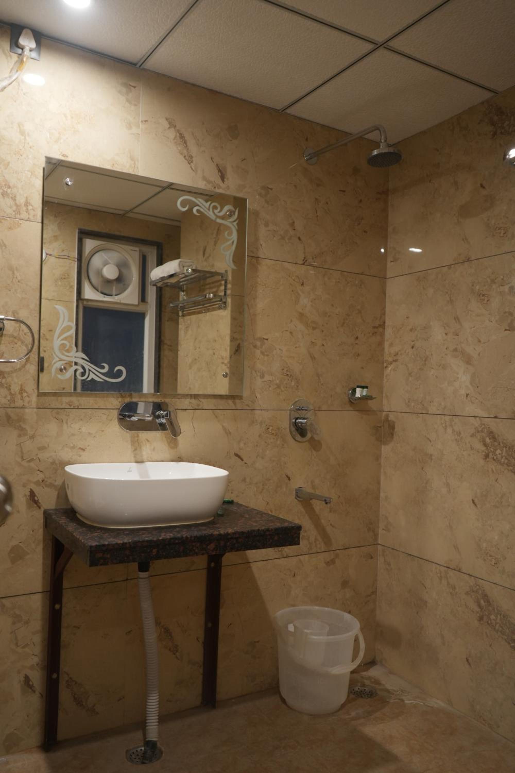 Hotel Calista Square