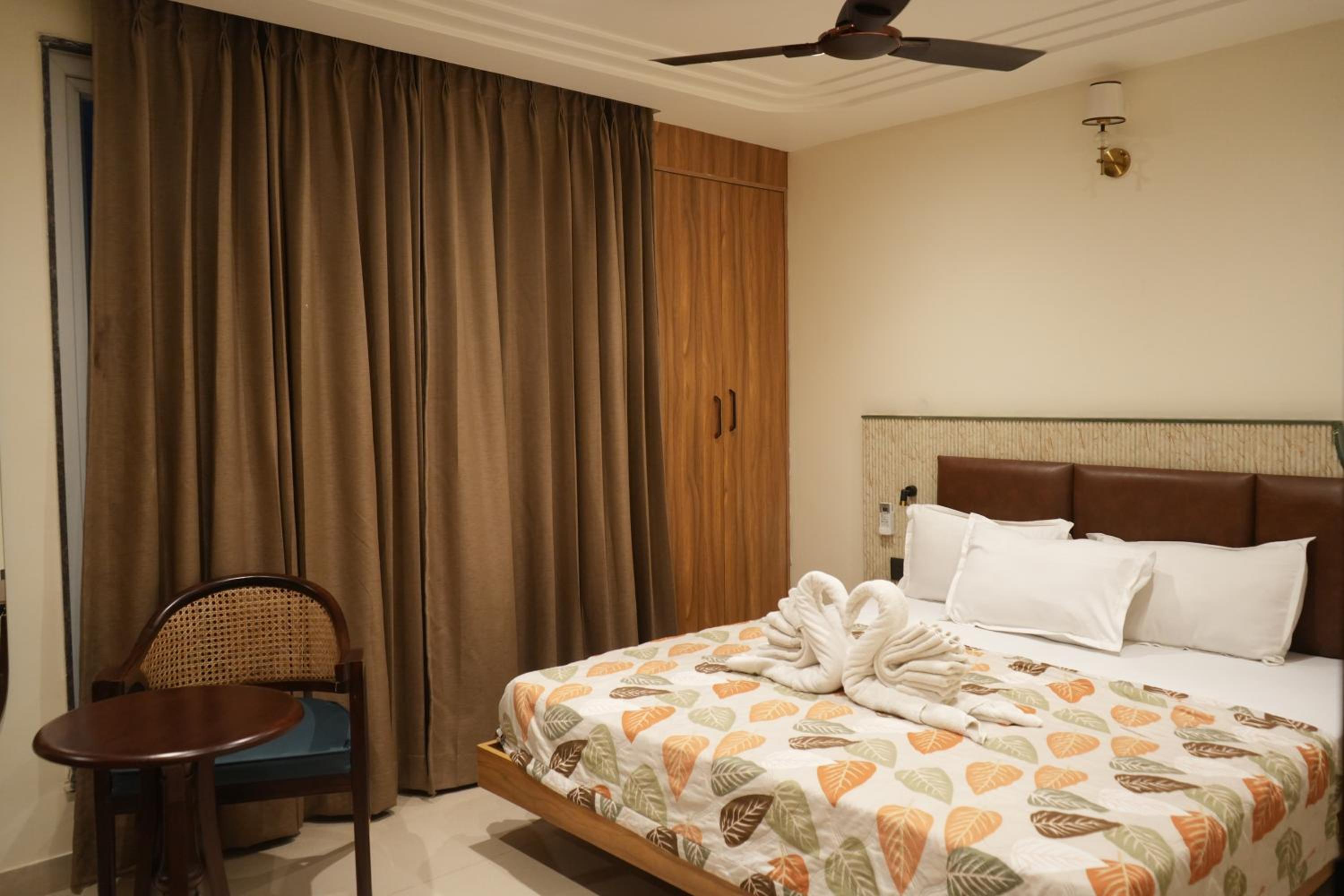 Hotel Calista Square