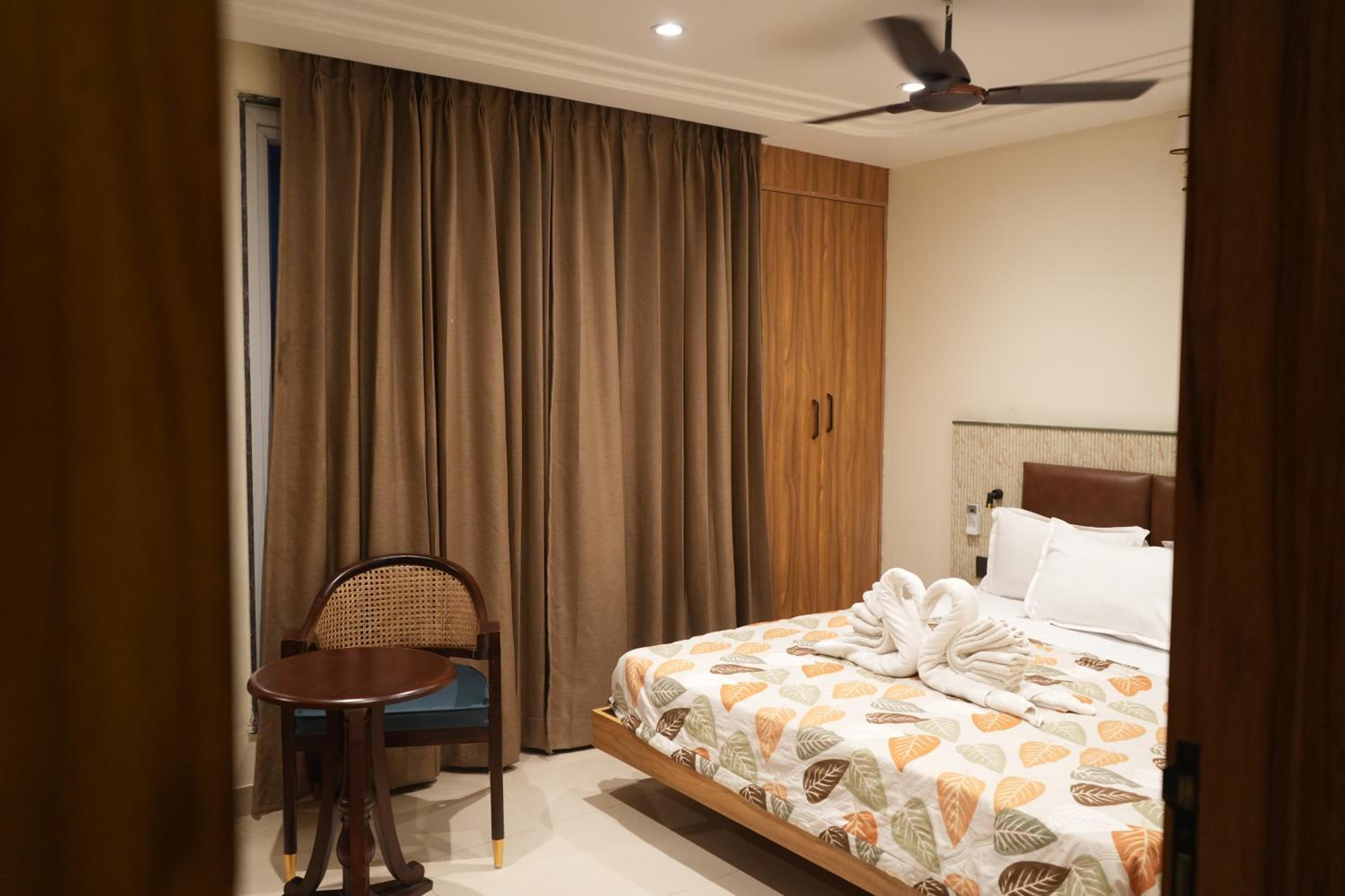 Hotel Calista Square