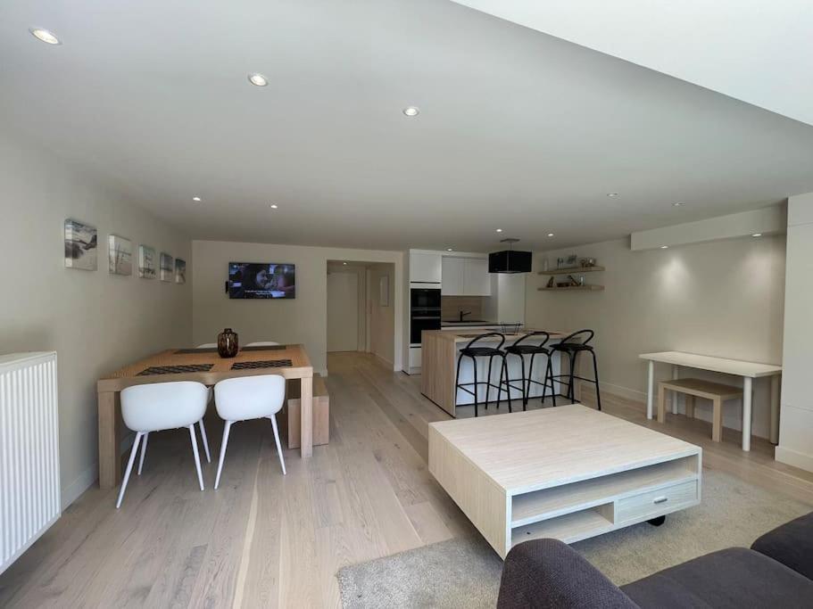 Modern Flat With Garden