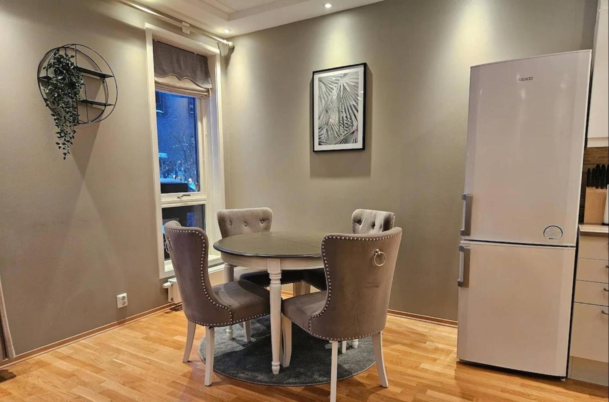 Room in Apartment - Waterfront Suite Super Kingbed With Terrace And TV view 4