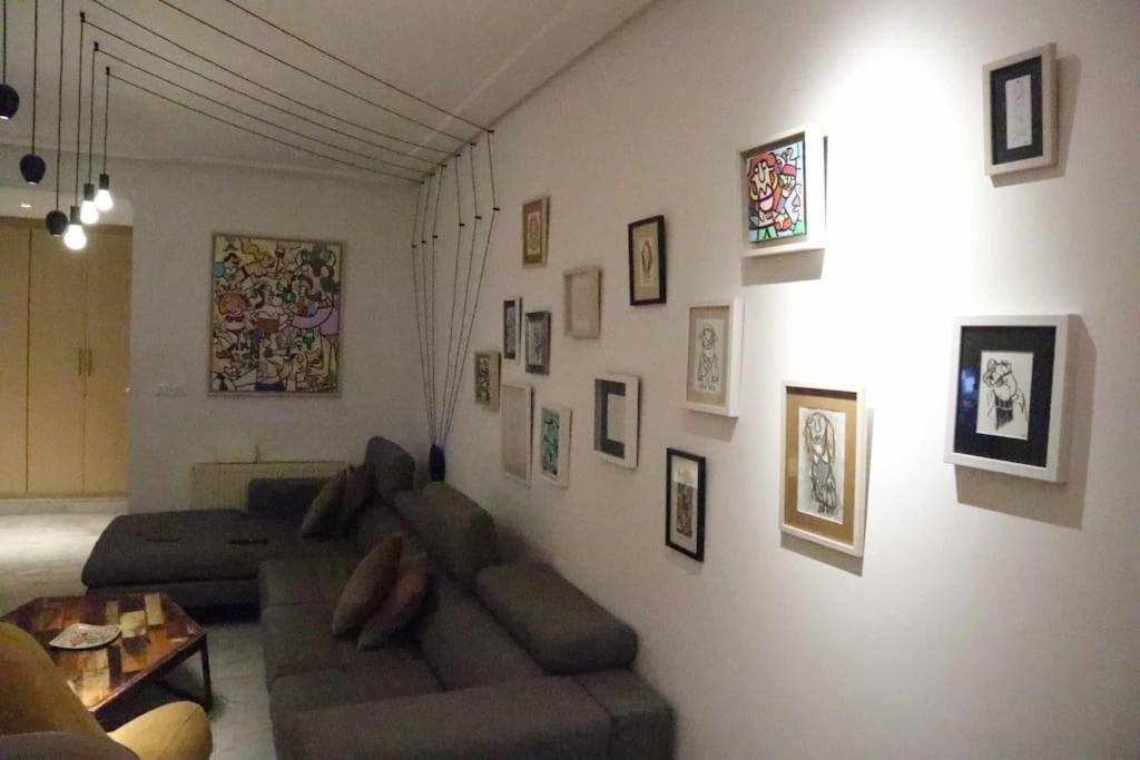 Un logement artistique, chic et contemporain view 3
