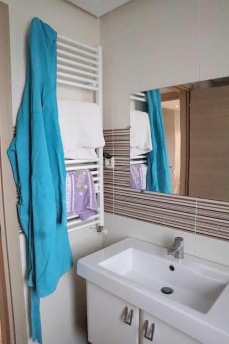 Un logement artistique, chic et contemporain view 5