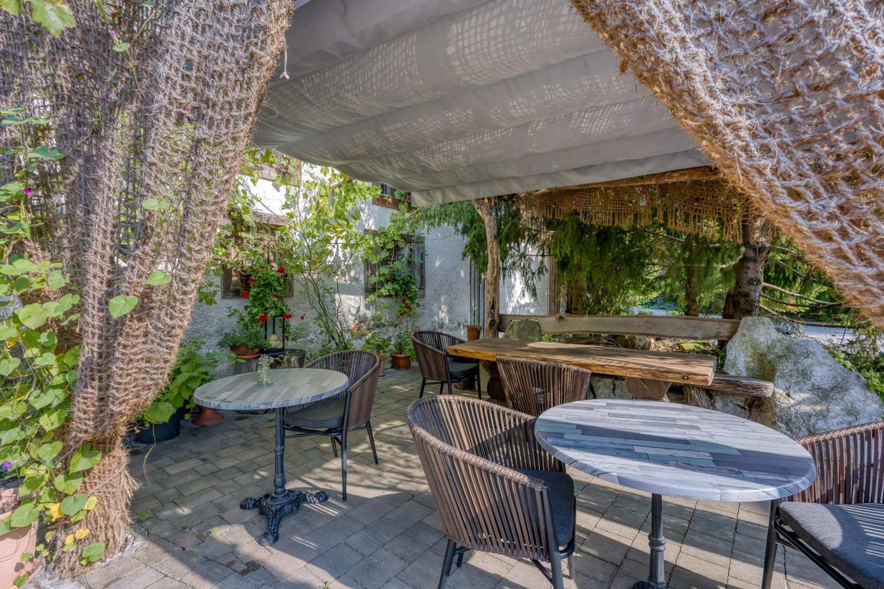 Luxury Glamping House Pia - Happy Rentals view 4