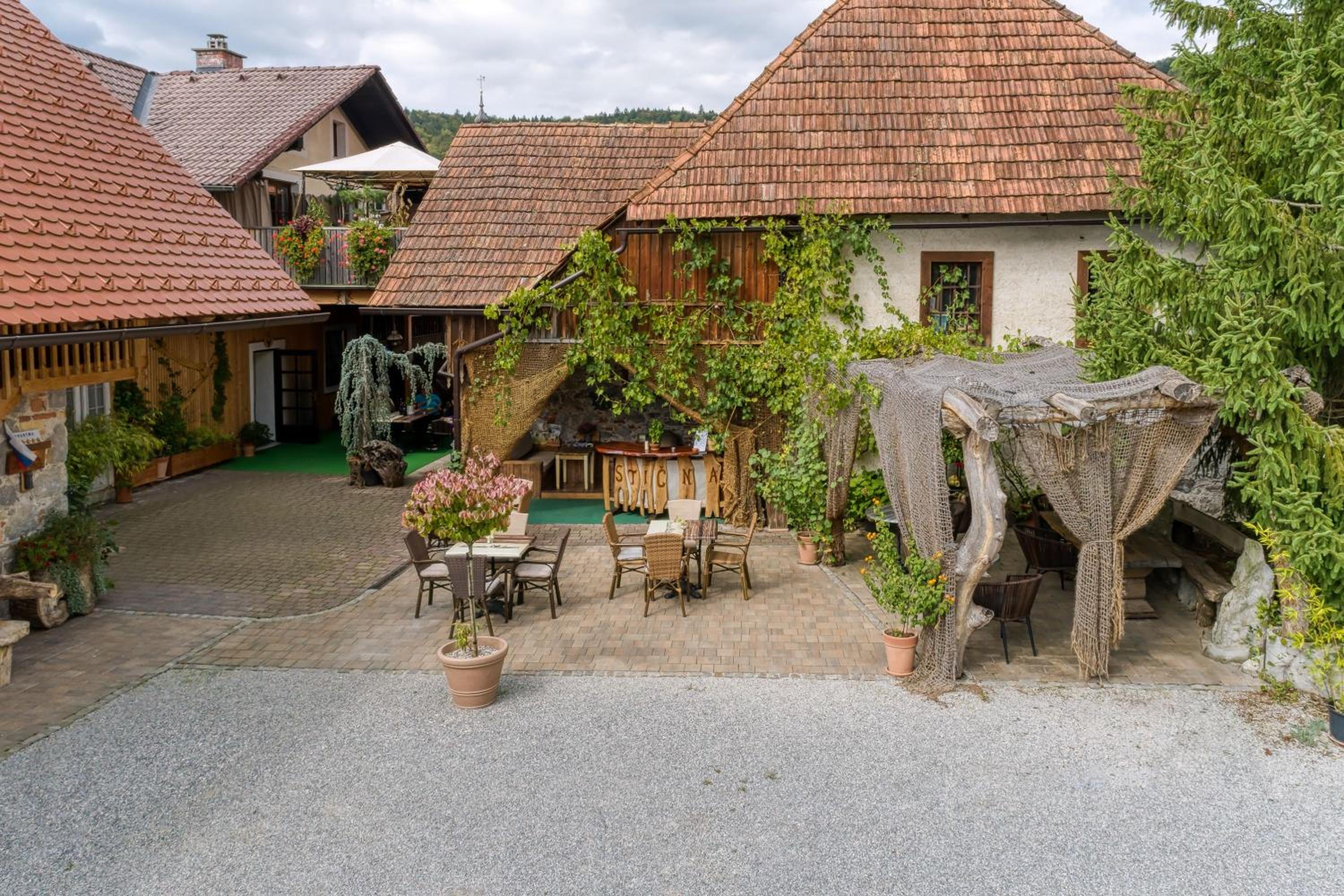 Luxury Glamping House Pia - Happy Rentals view 5