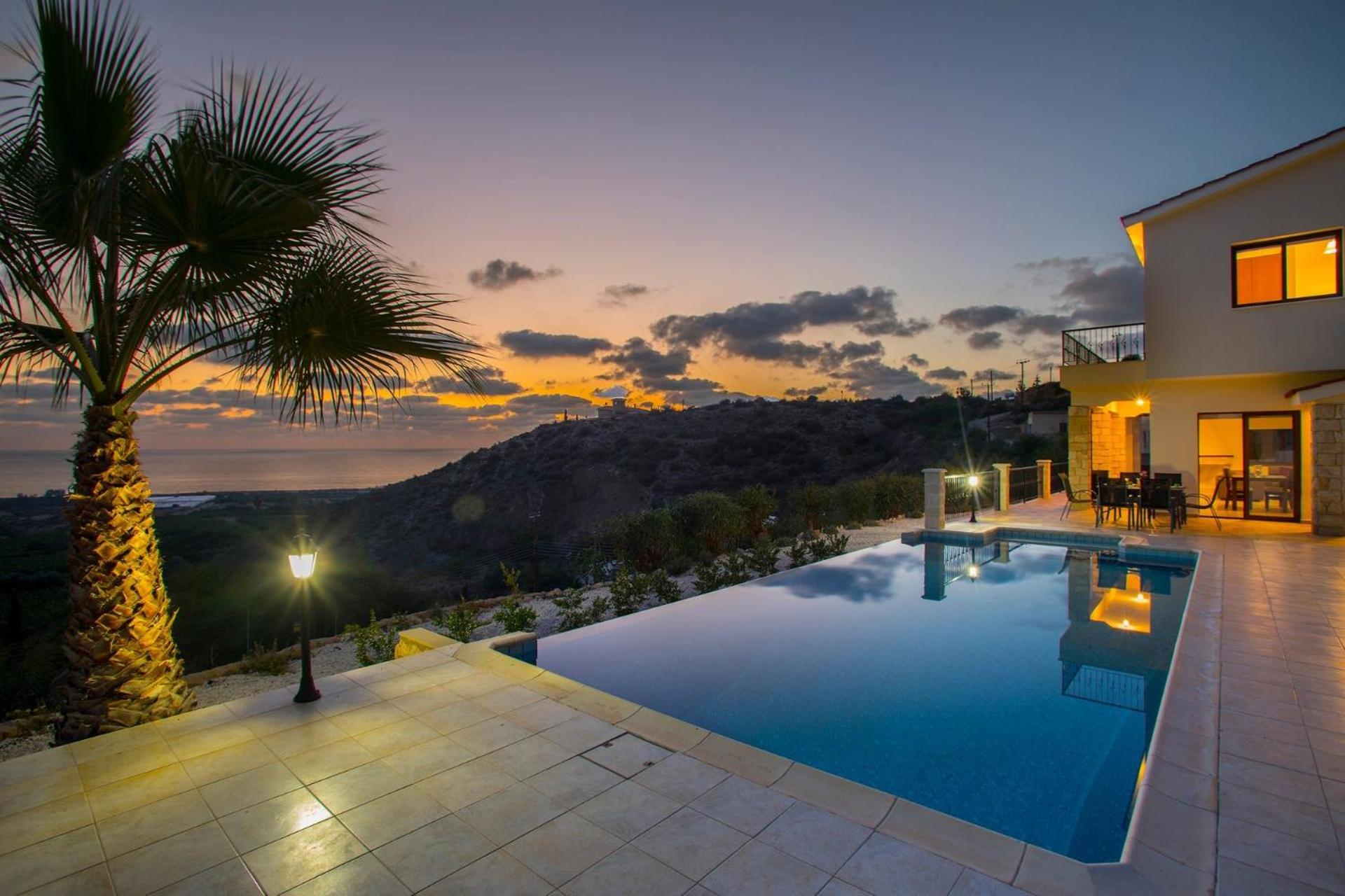 Magnificent Coral Bay Villa - Villa Azure Cove - 3 Bedrooms - Great Sea Views - Well-Furnished