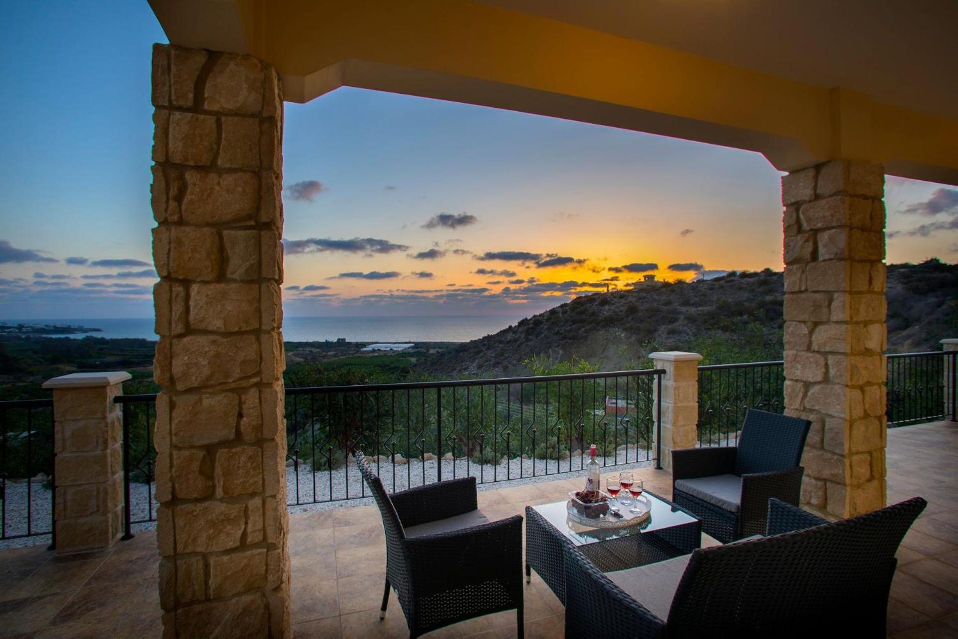 Magnificent Coral Bay Villa - Villa Azure Cove - 3 Bedrooms - Great Sea Views - Well-Furnished